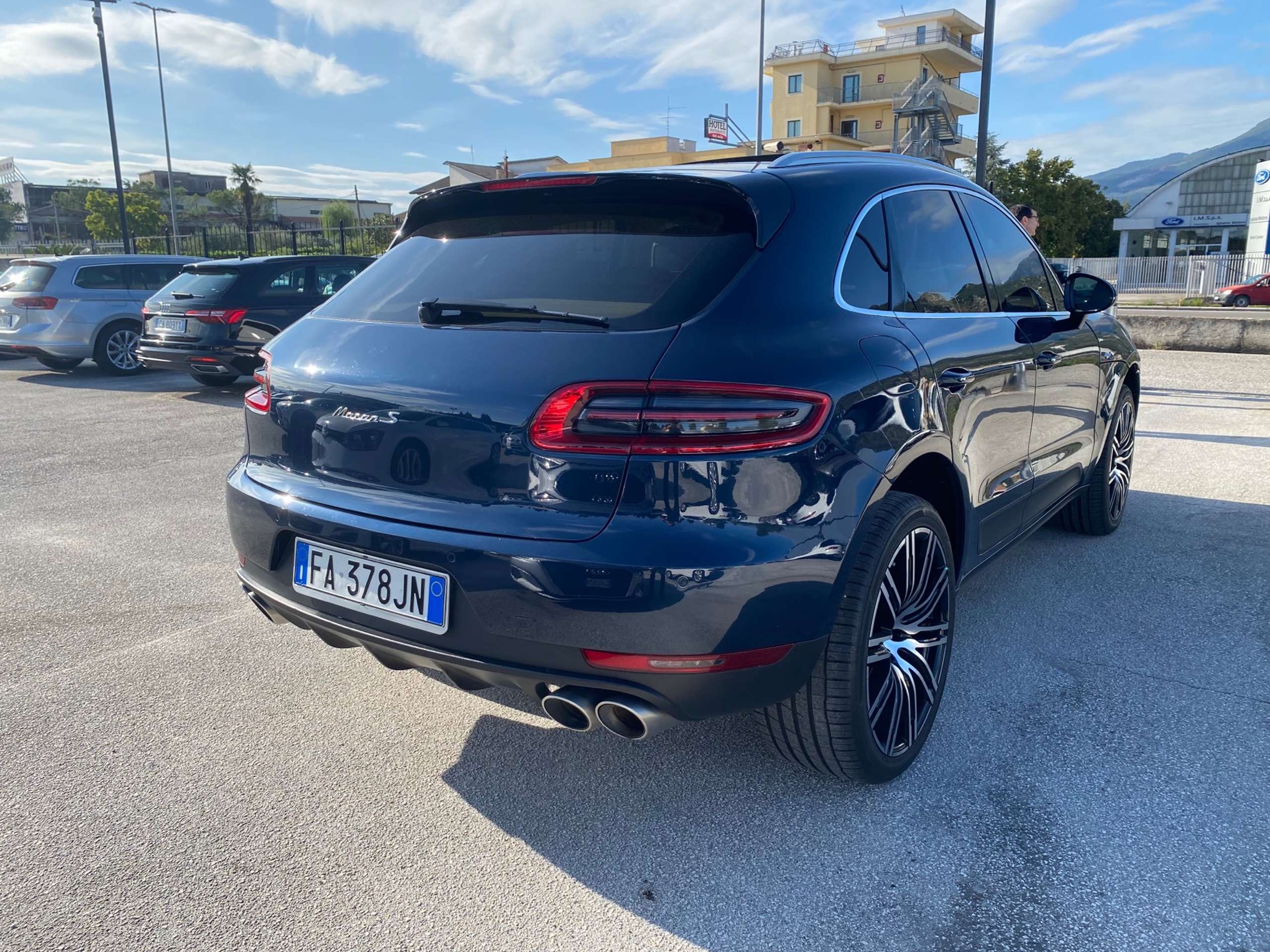 Porsche - Macan