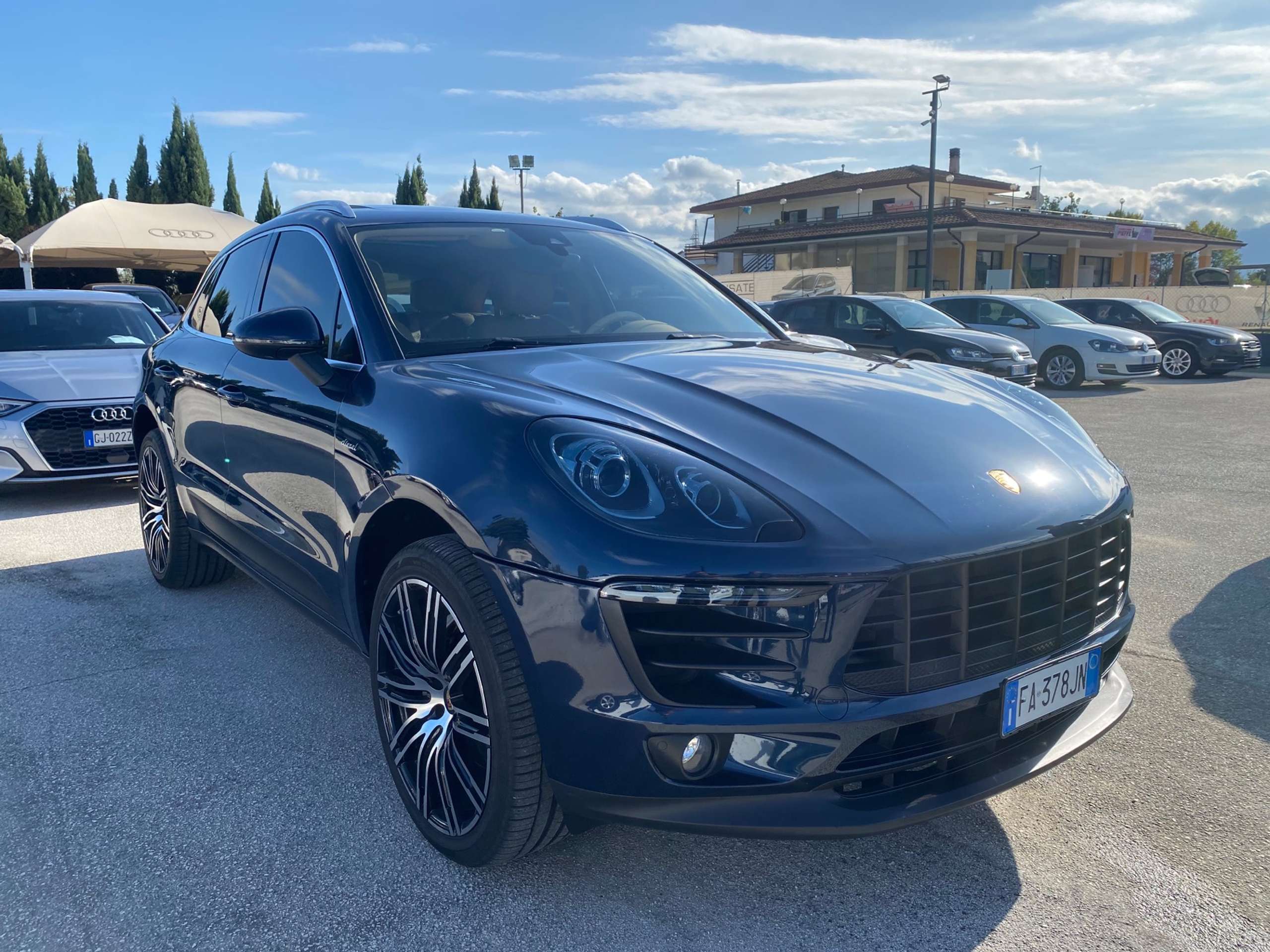 Porsche - Macan