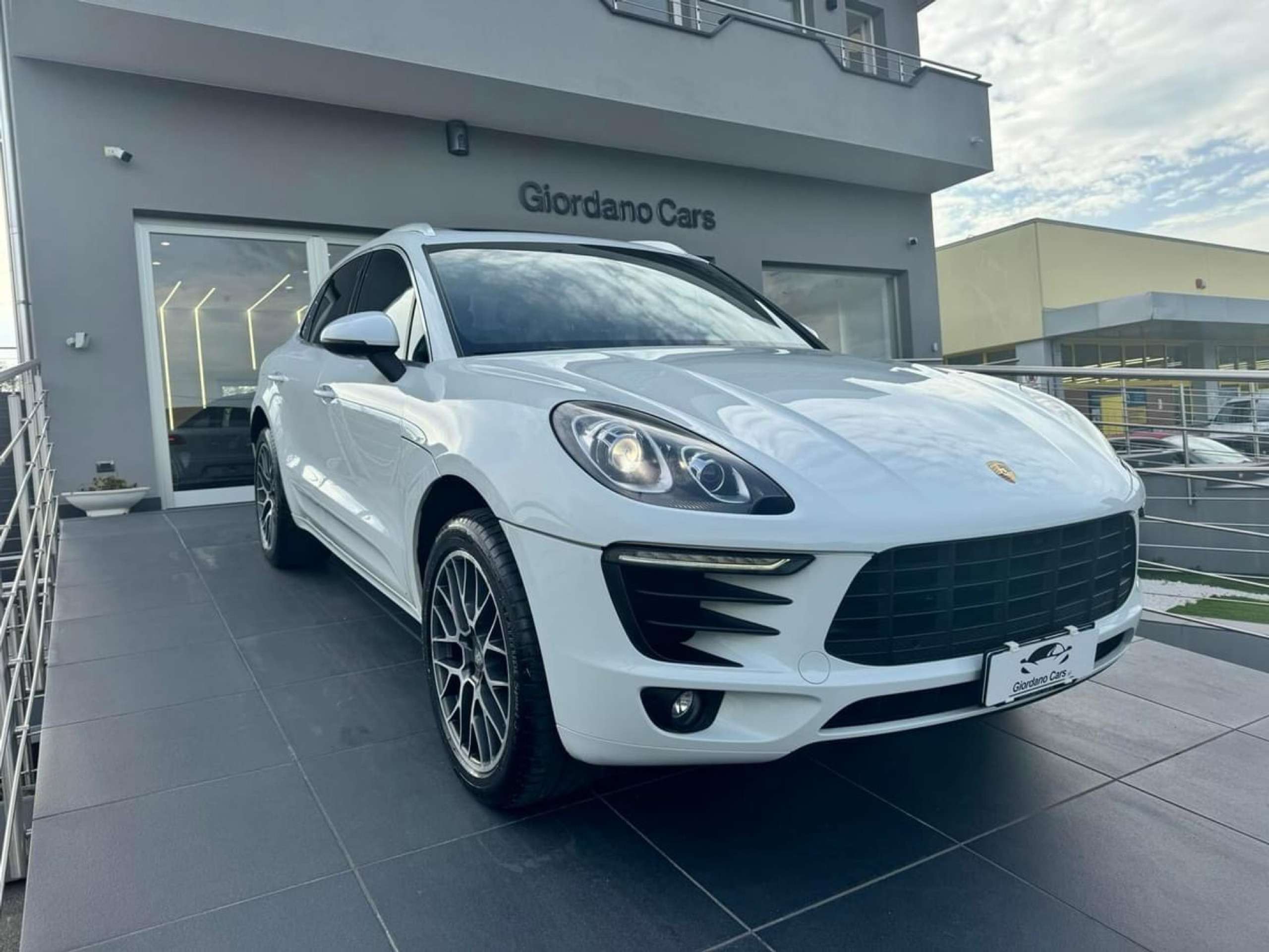 Porsche - Macan