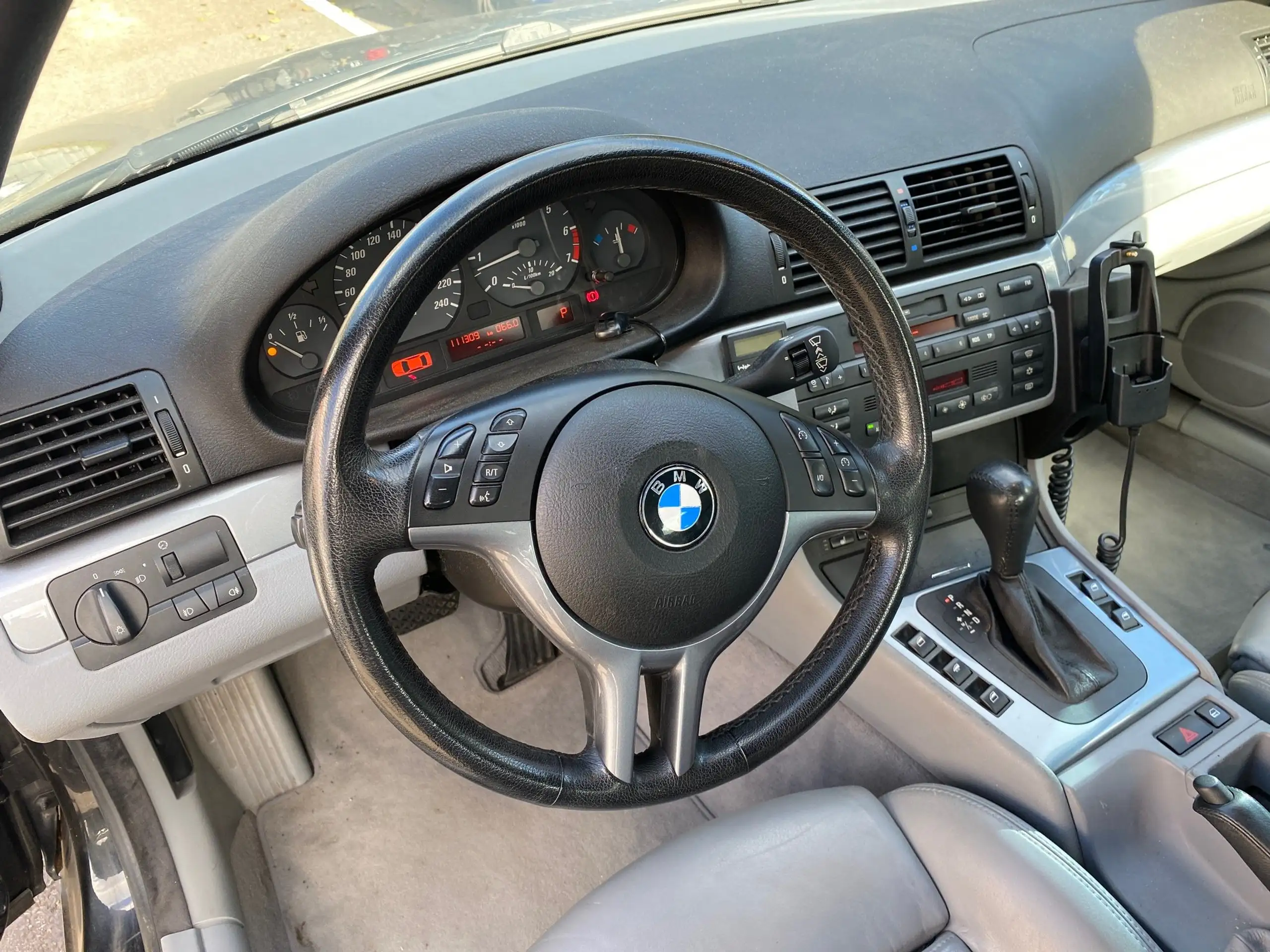 BMW - 323