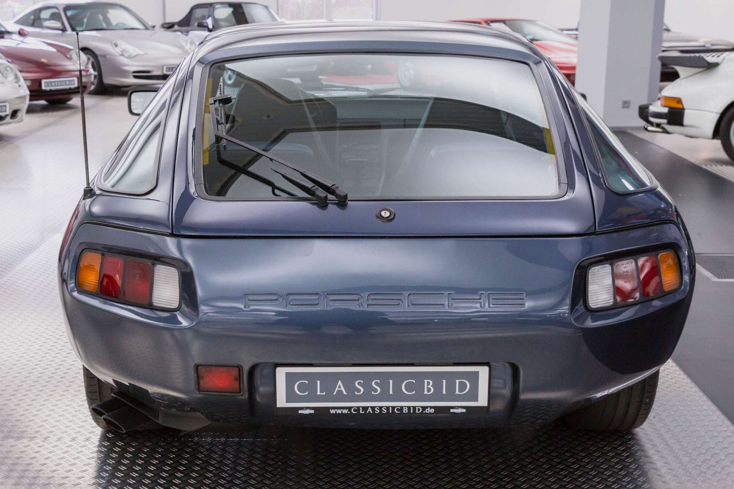 Porsche - 928