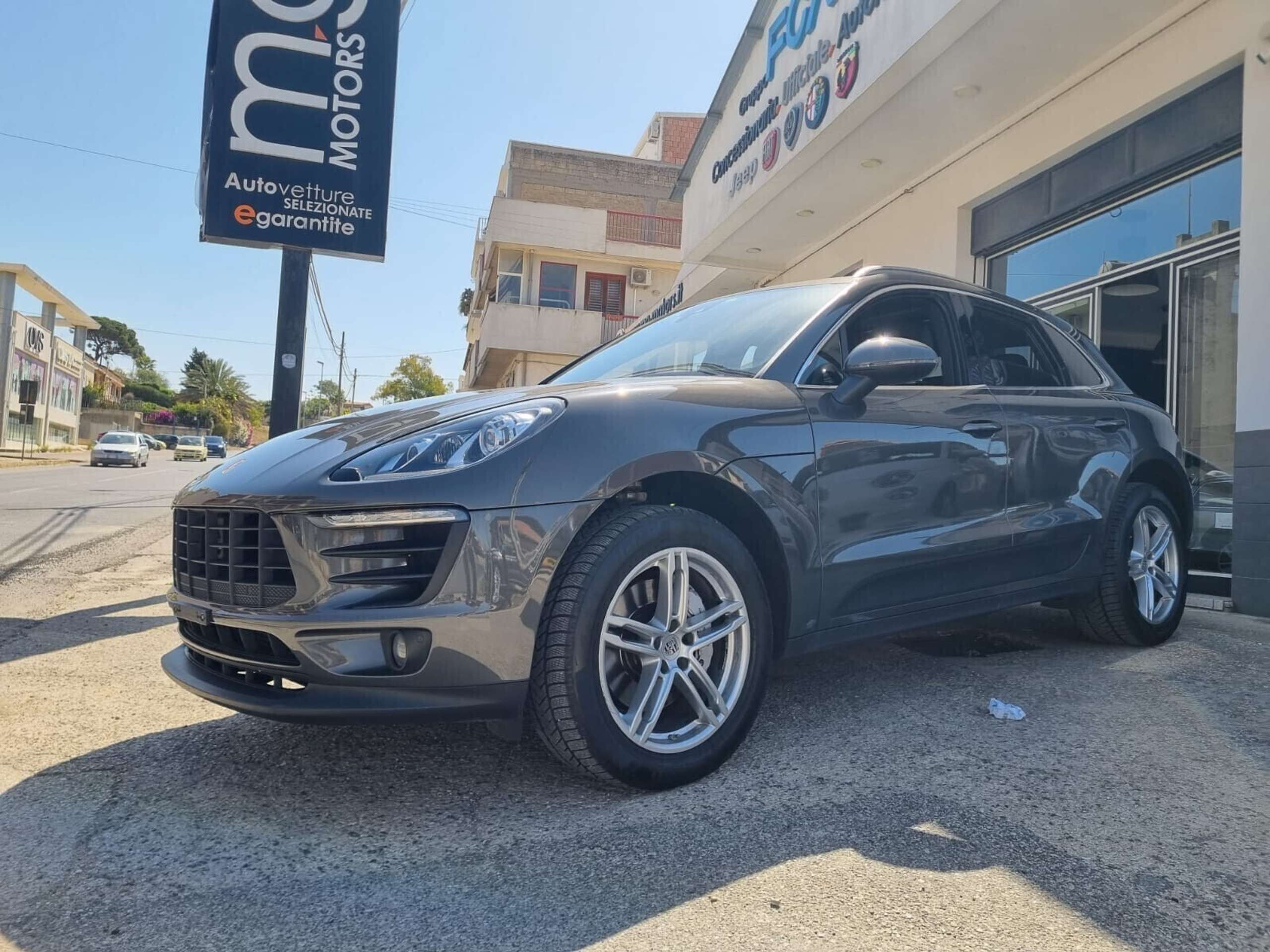 Porsche - Macan