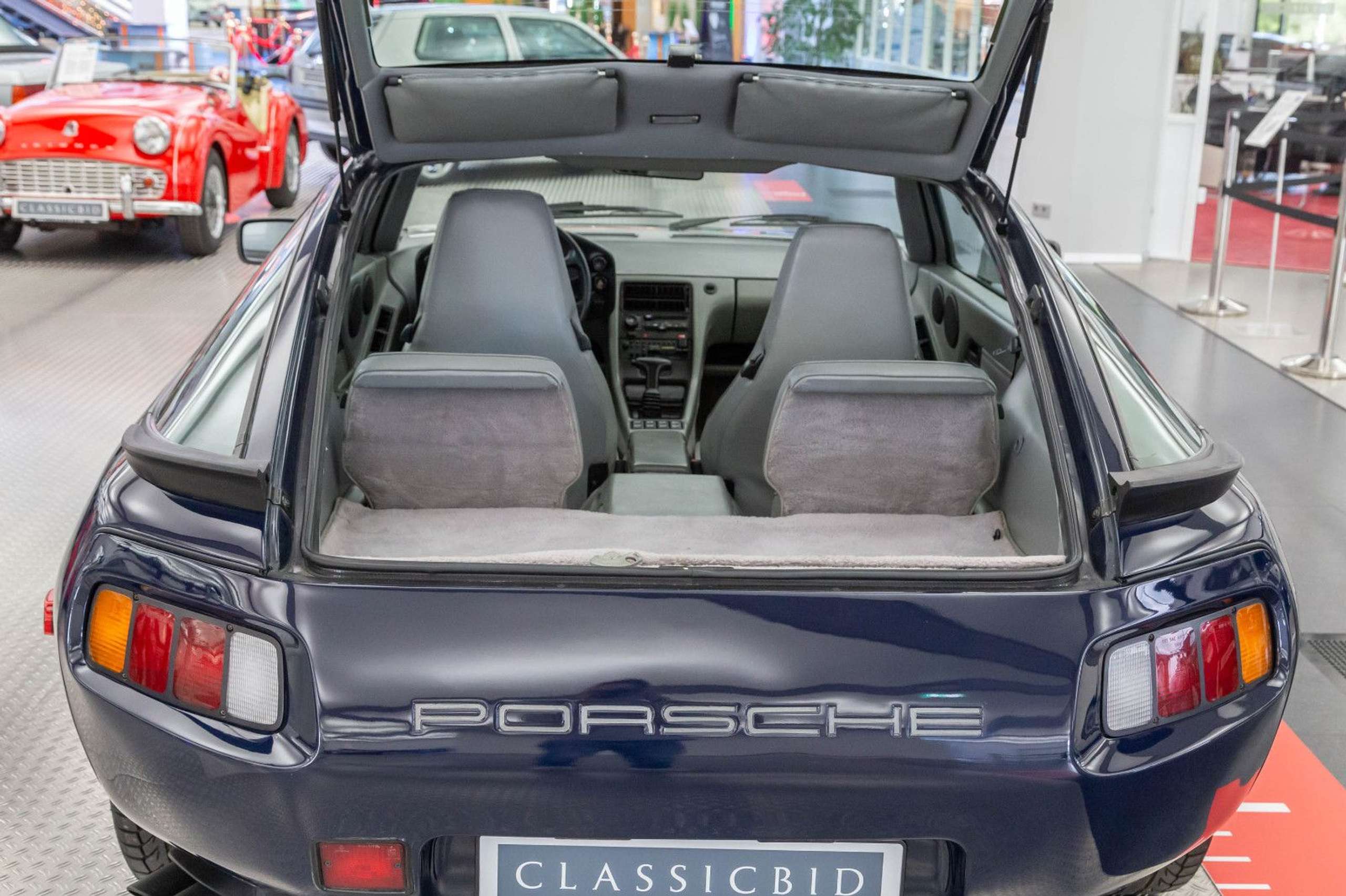 Porsche - 928