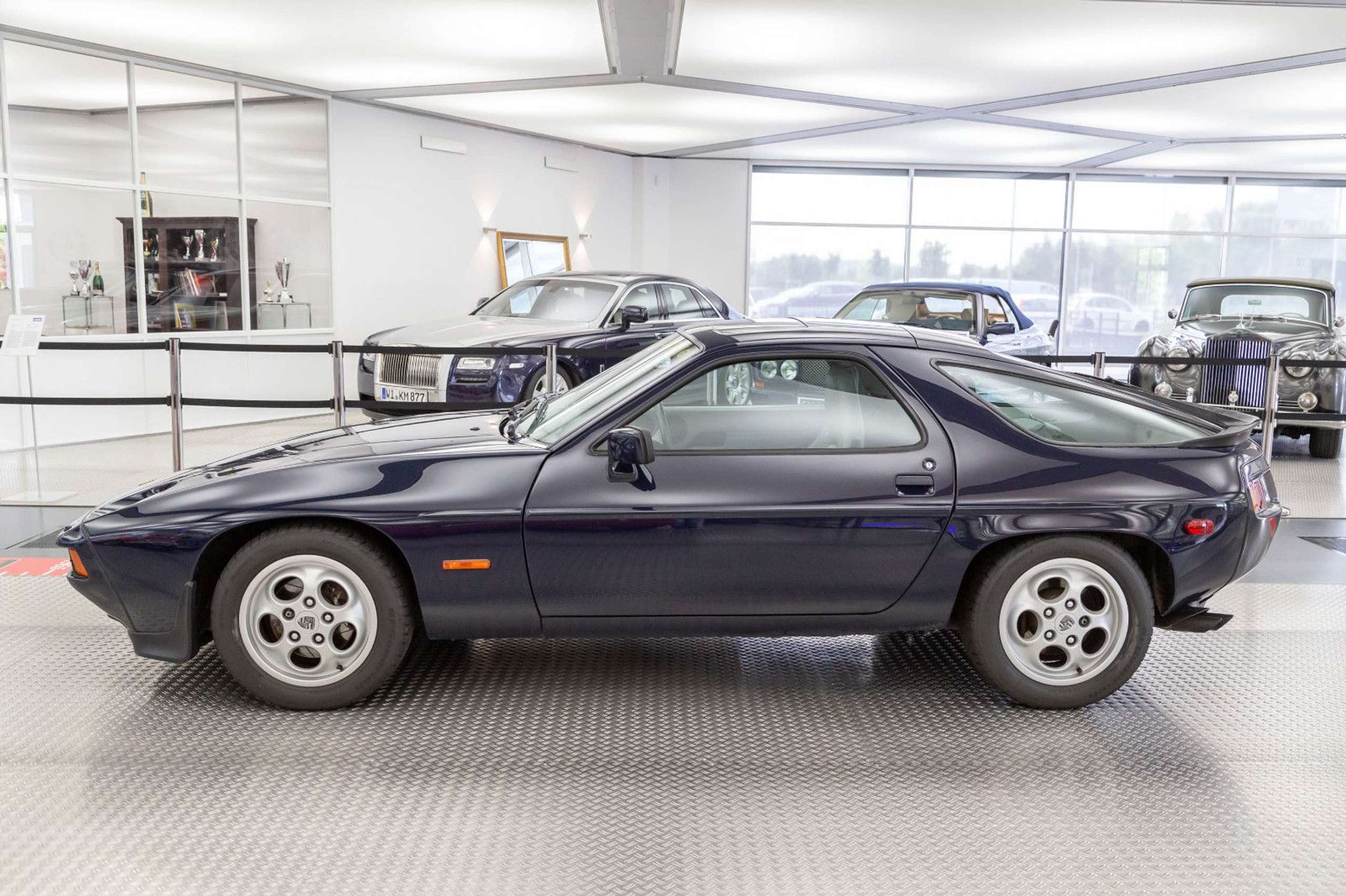 Porsche - 928