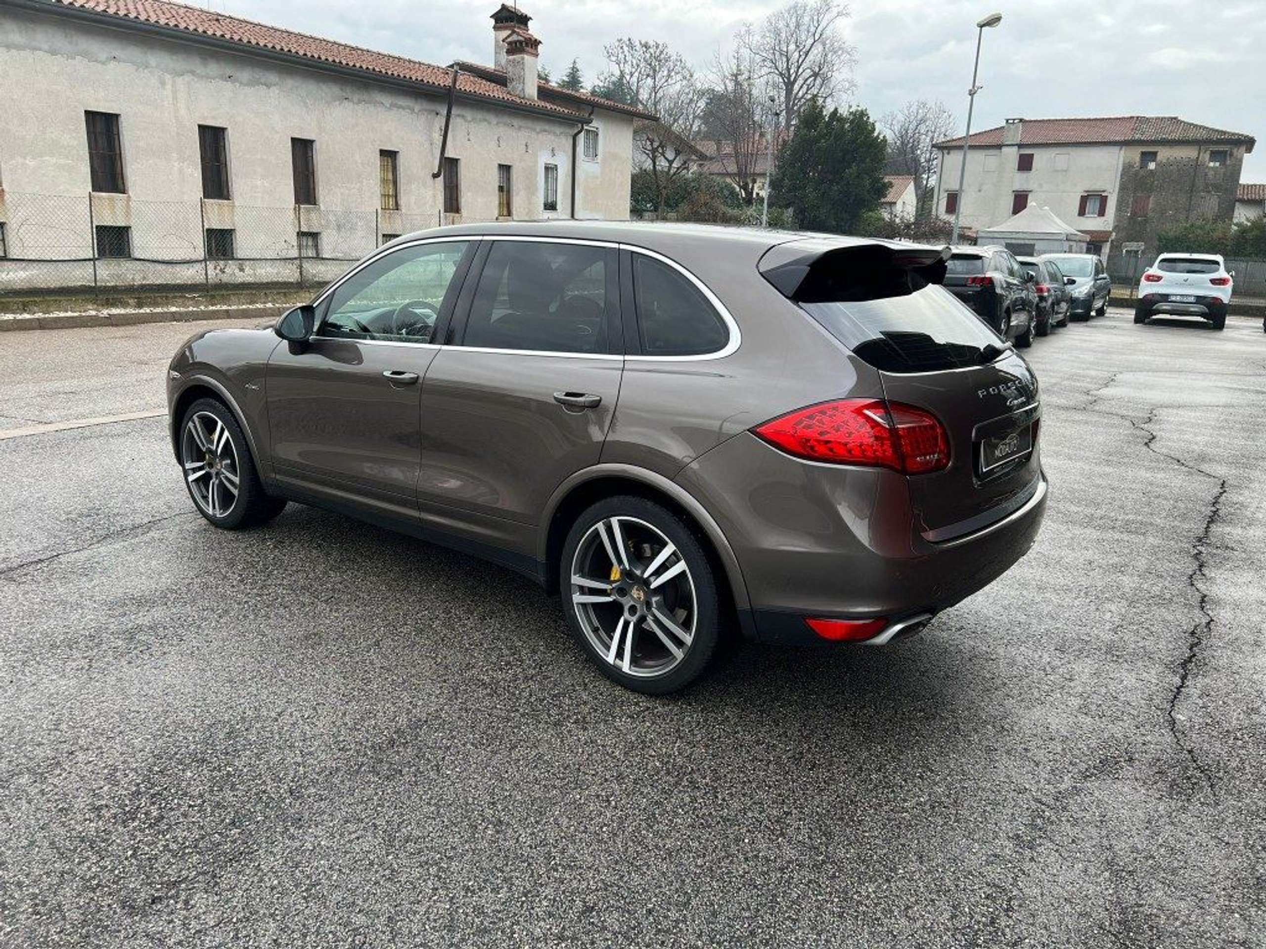 Porsche - Cayenne