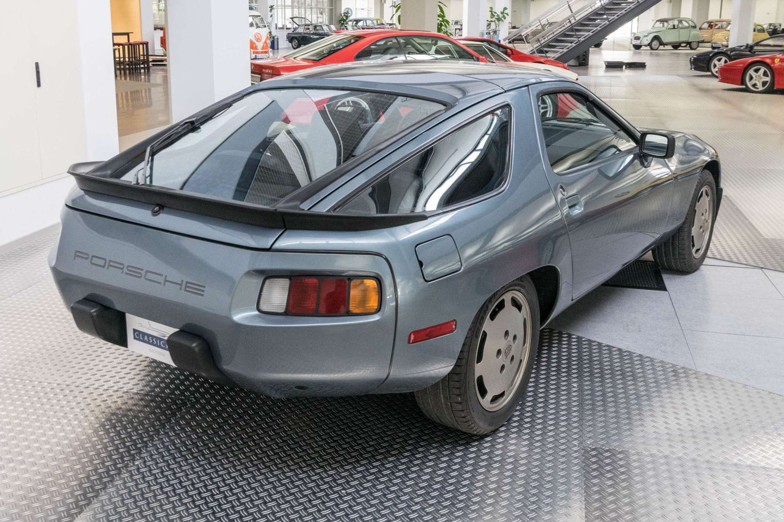 Porsche - 928