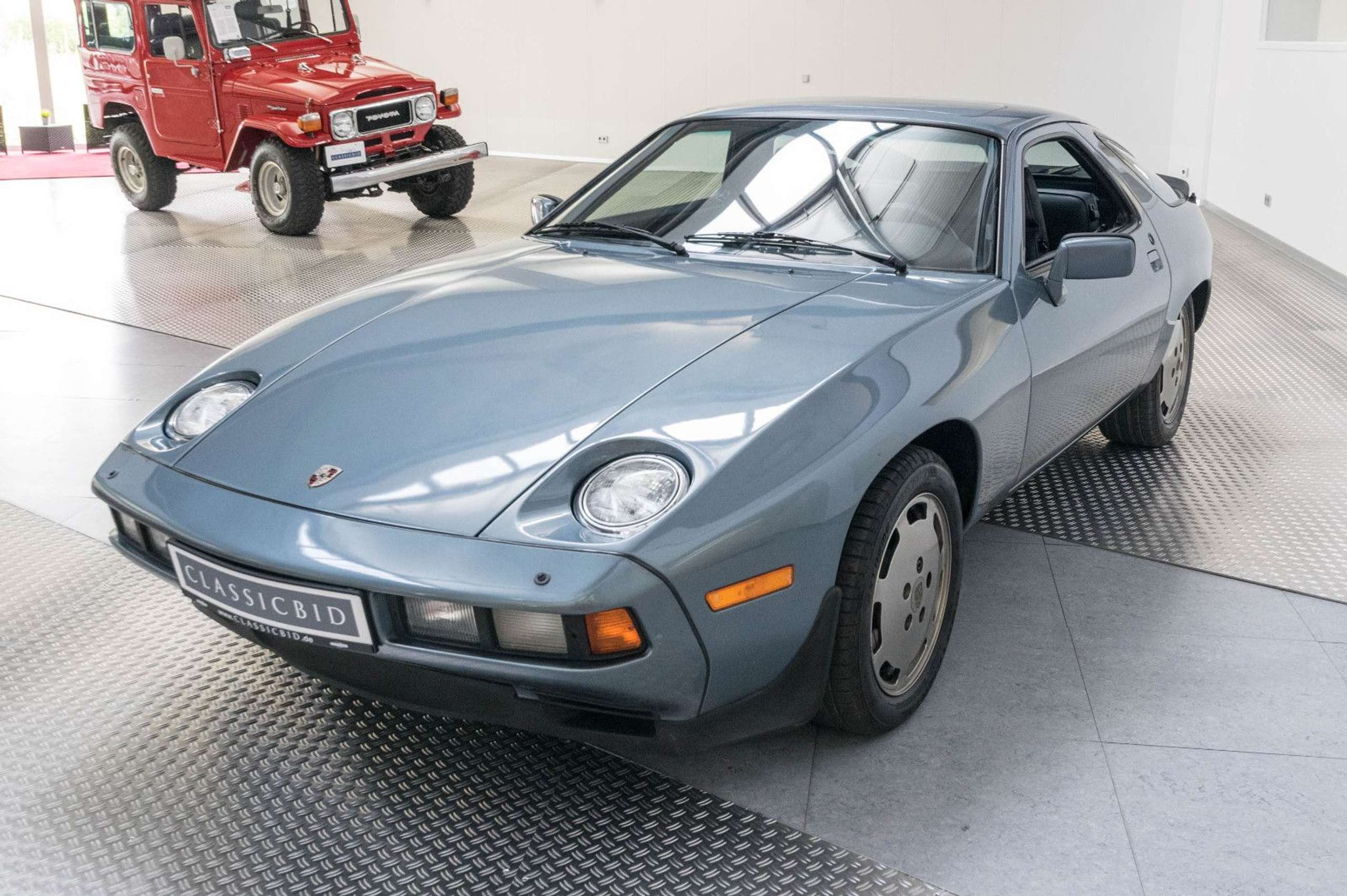 Porsche - 928