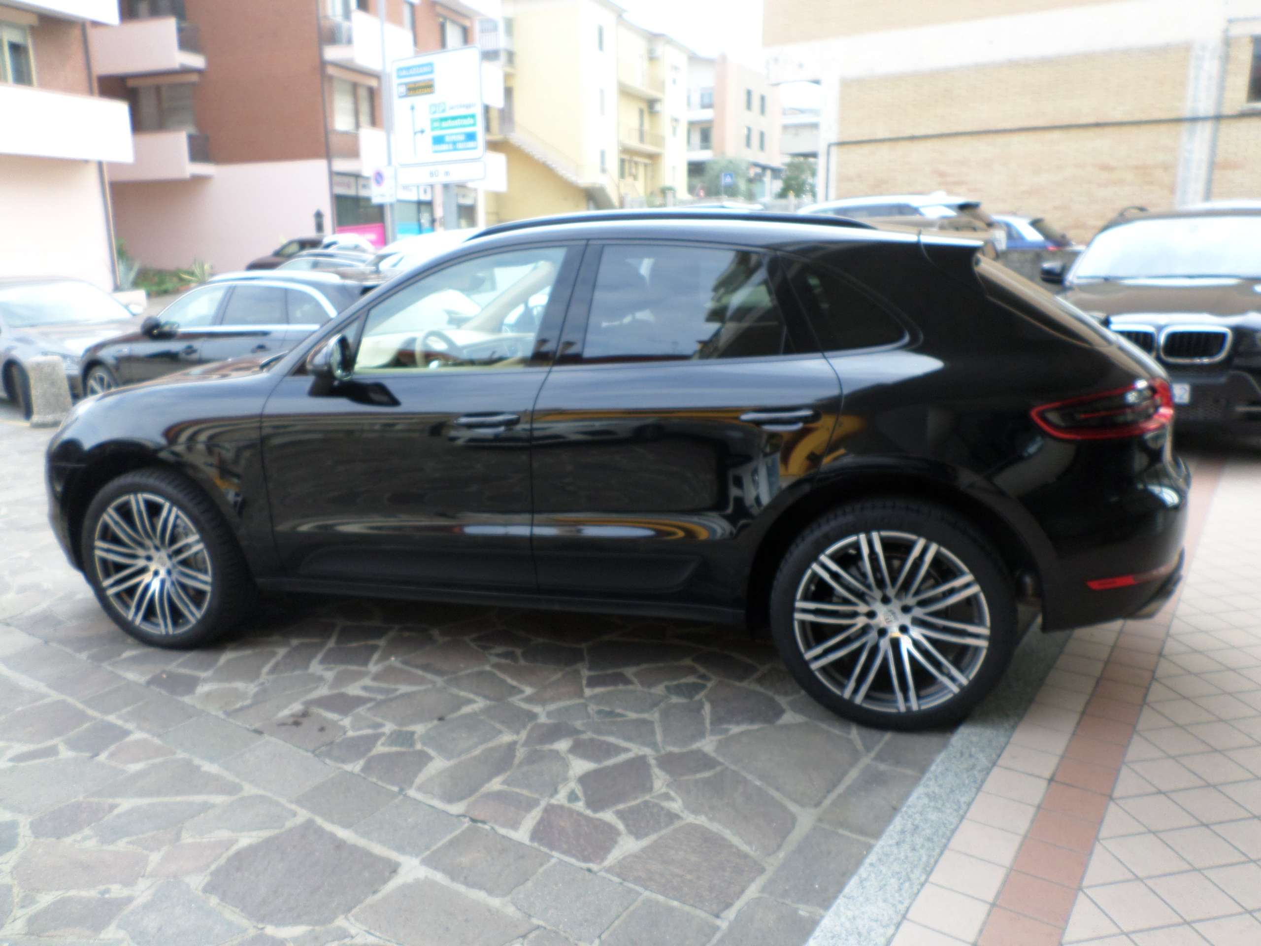 Porsche - Macan