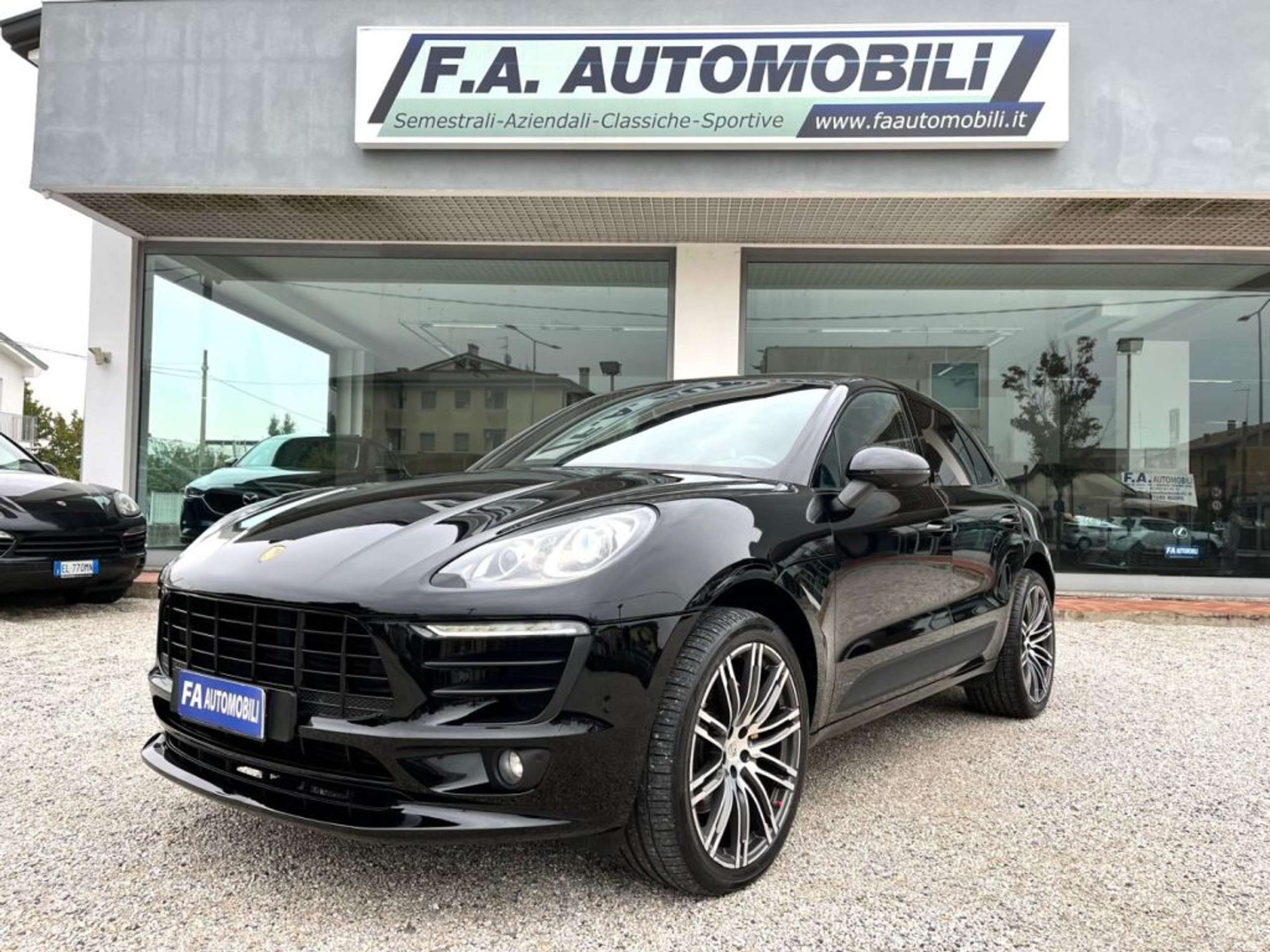 Porsche - Macan