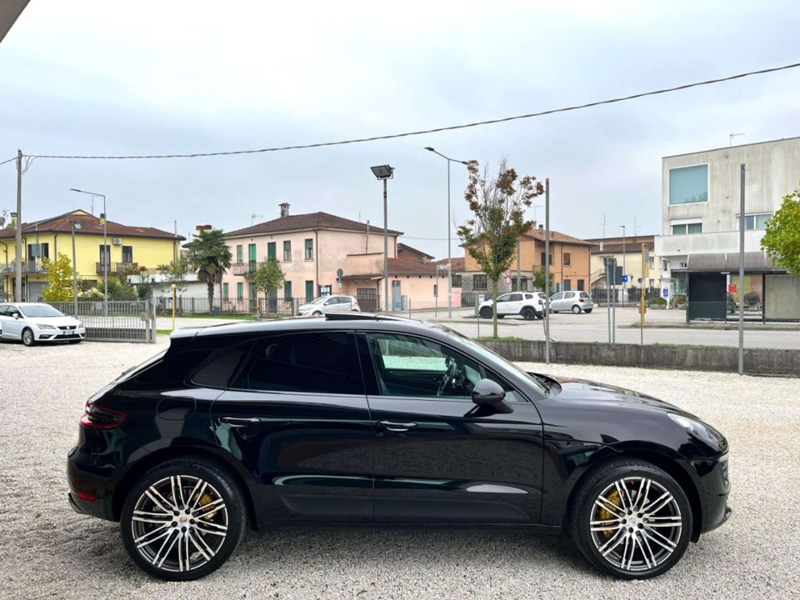 Porsche - Macan