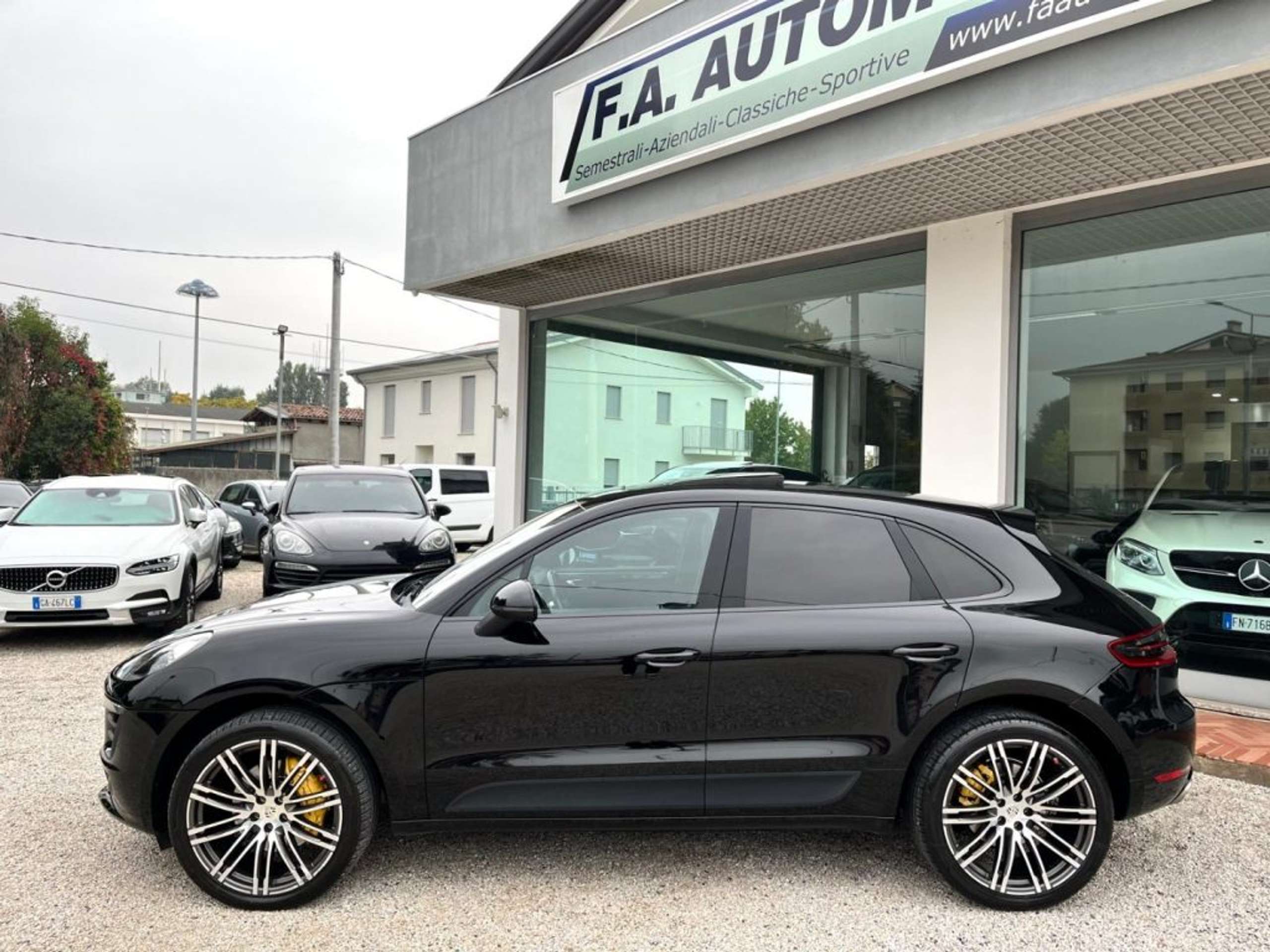 Porsche - Macan