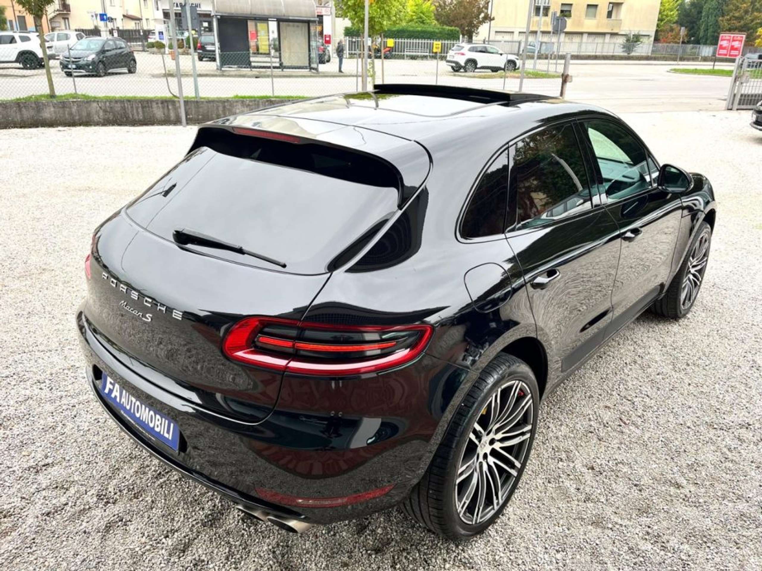 Porsche - Macan