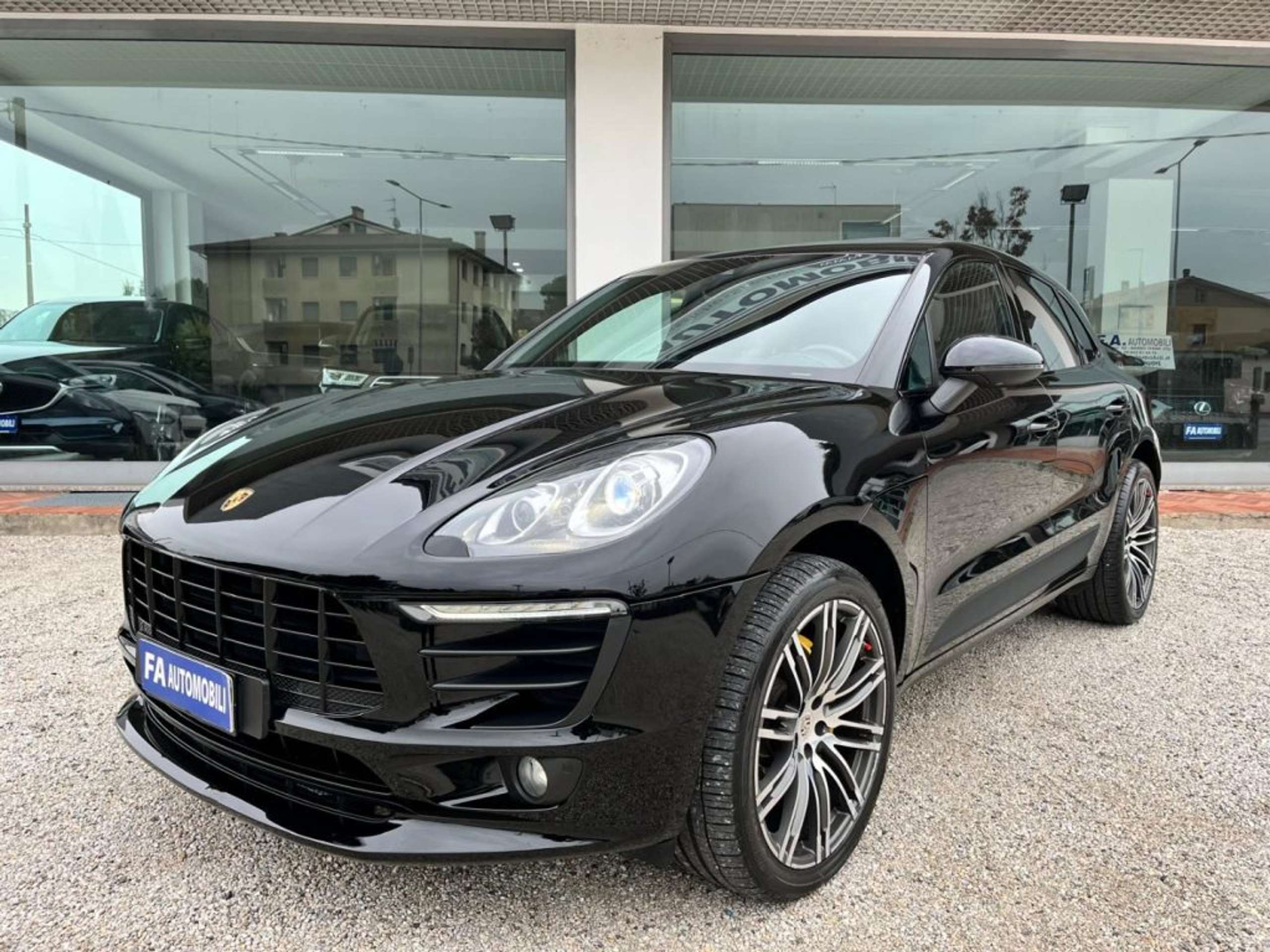 Porsche - Macan