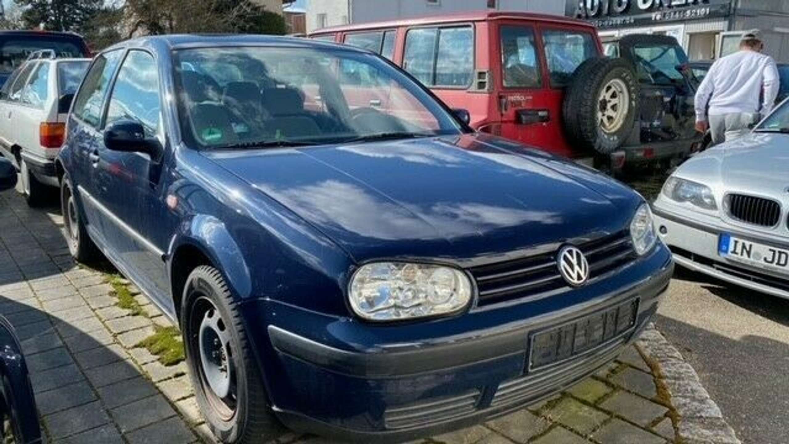 Volkswagen - Golf