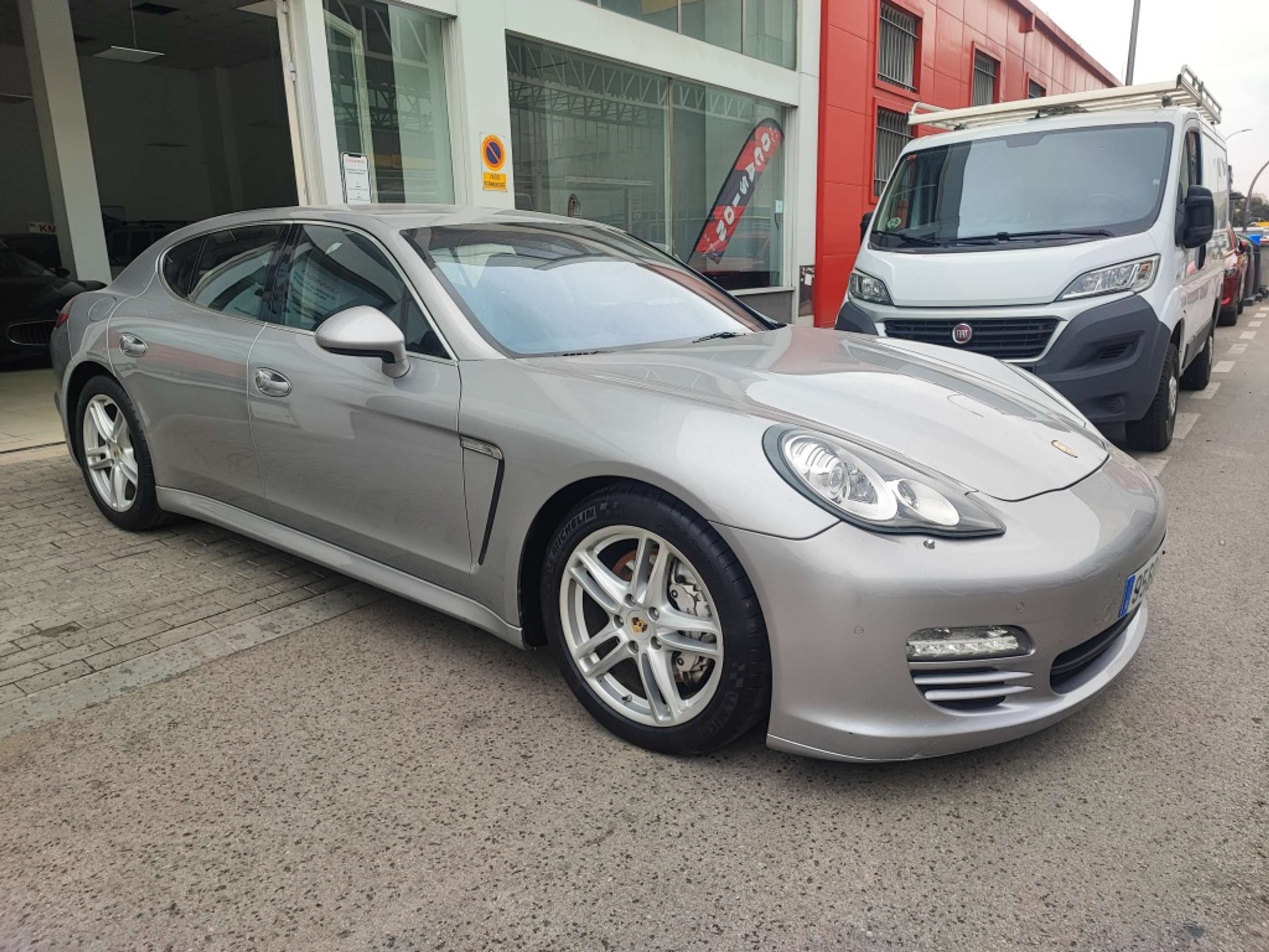 Porsche - Panamera