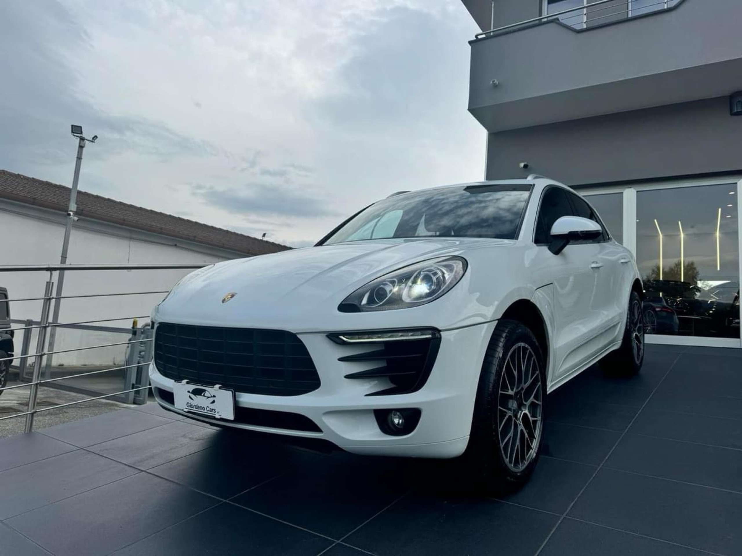 Porsche - Macan