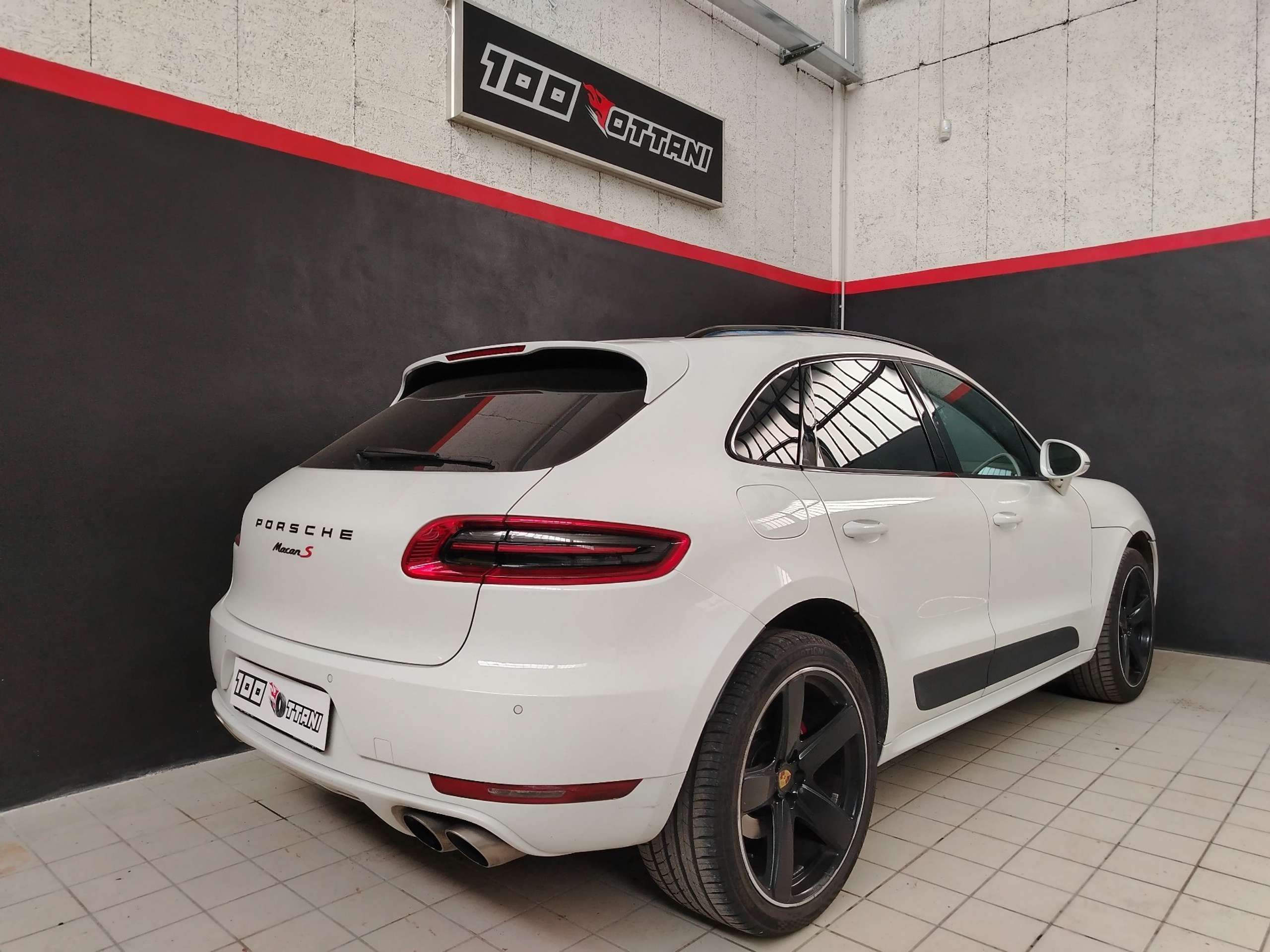 Porsche - Macan