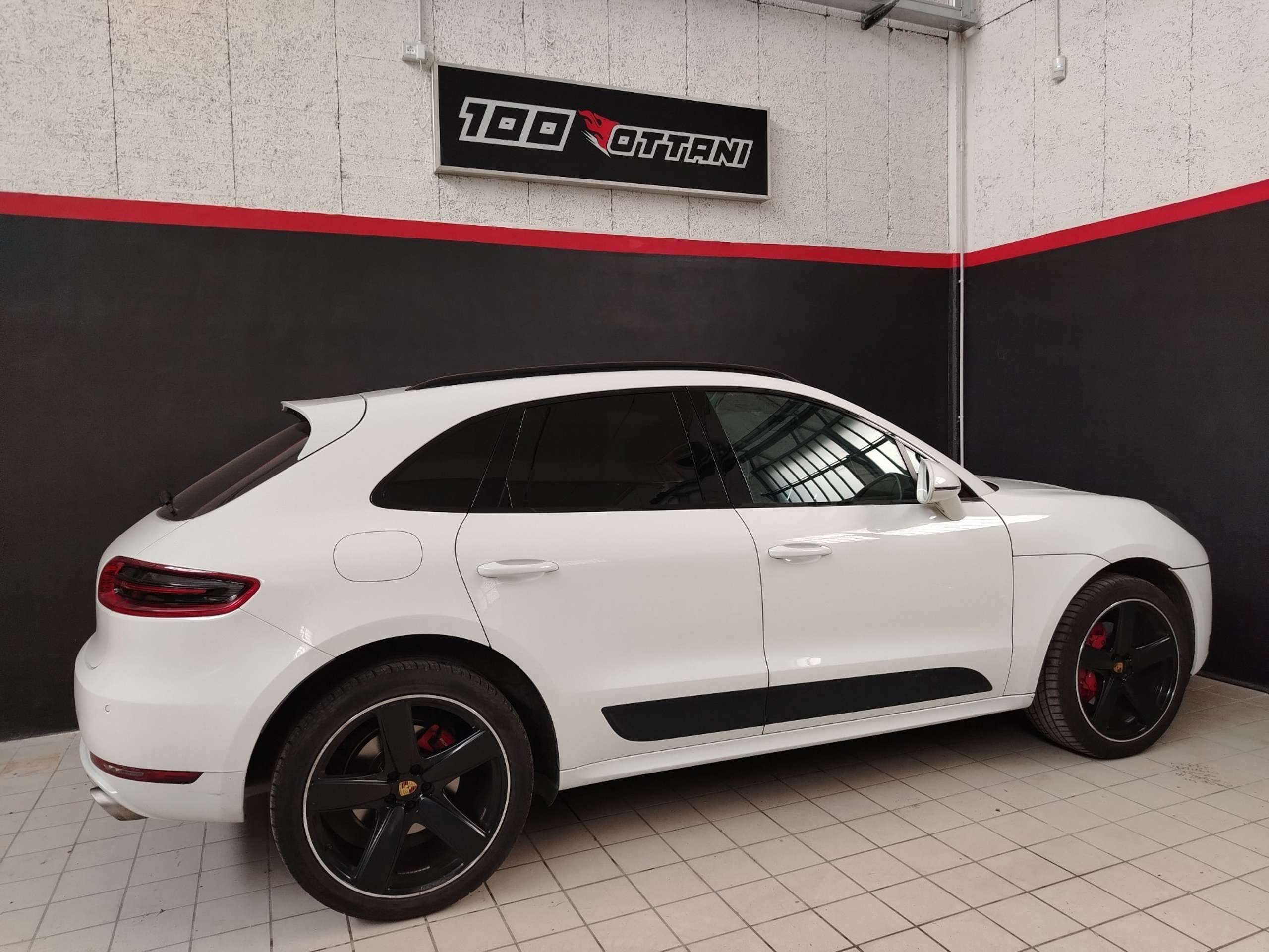 Porsche - Macan