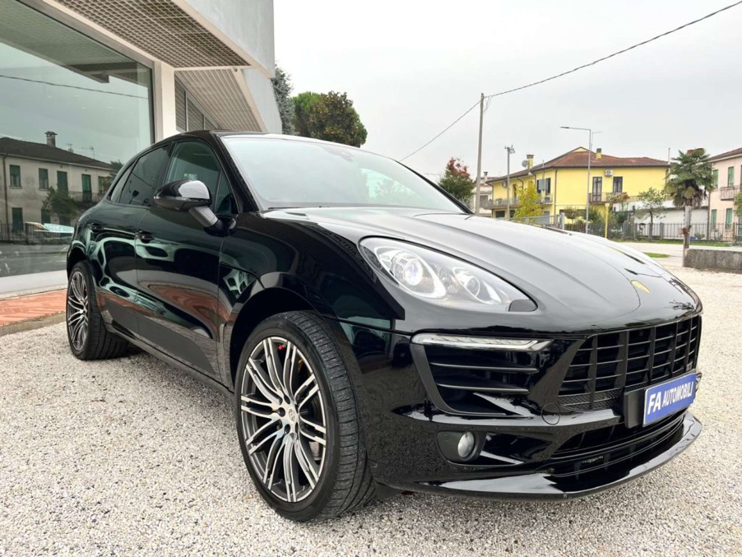 Porsche - Macan