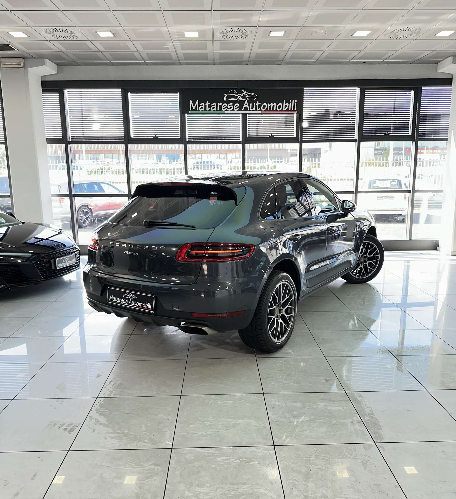 Porsche - Macan