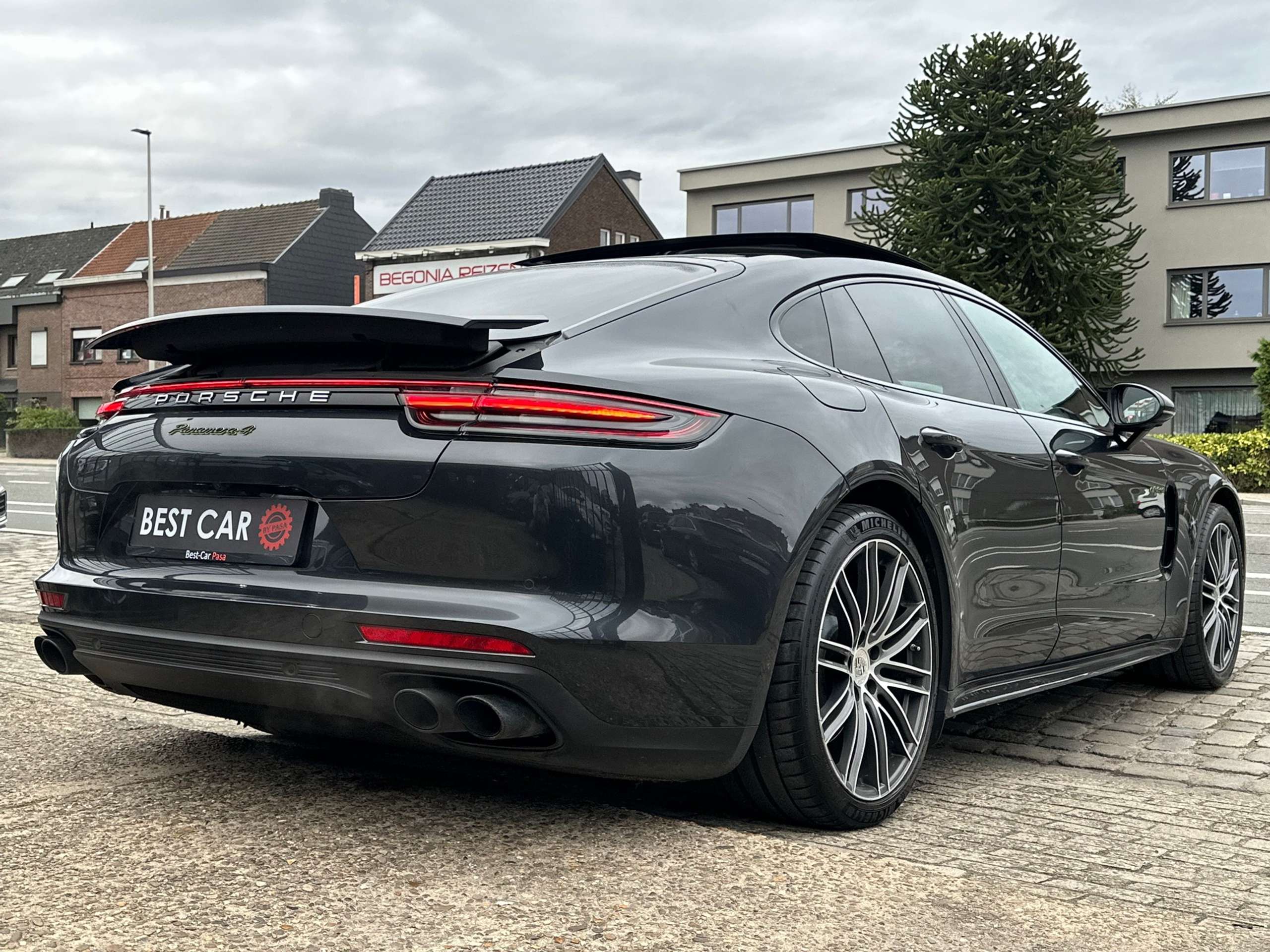 Porsche - Panamera