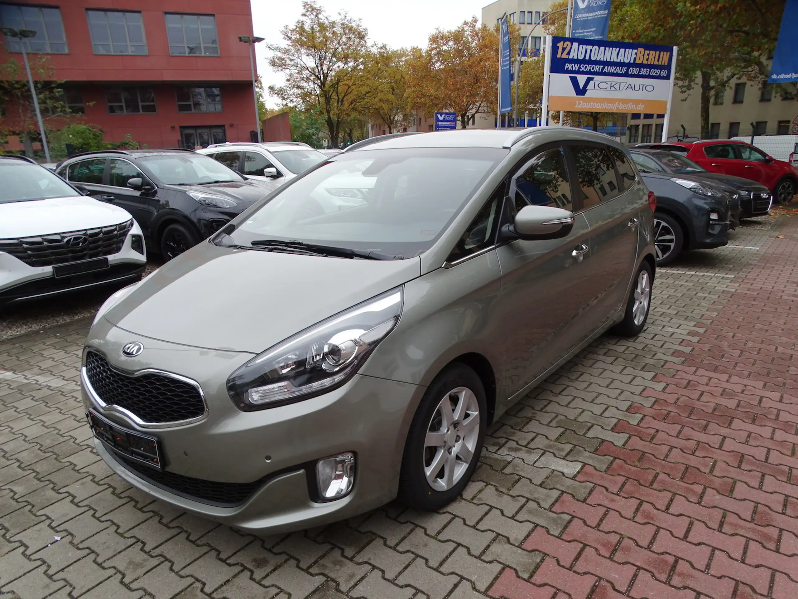 Kia - Carens