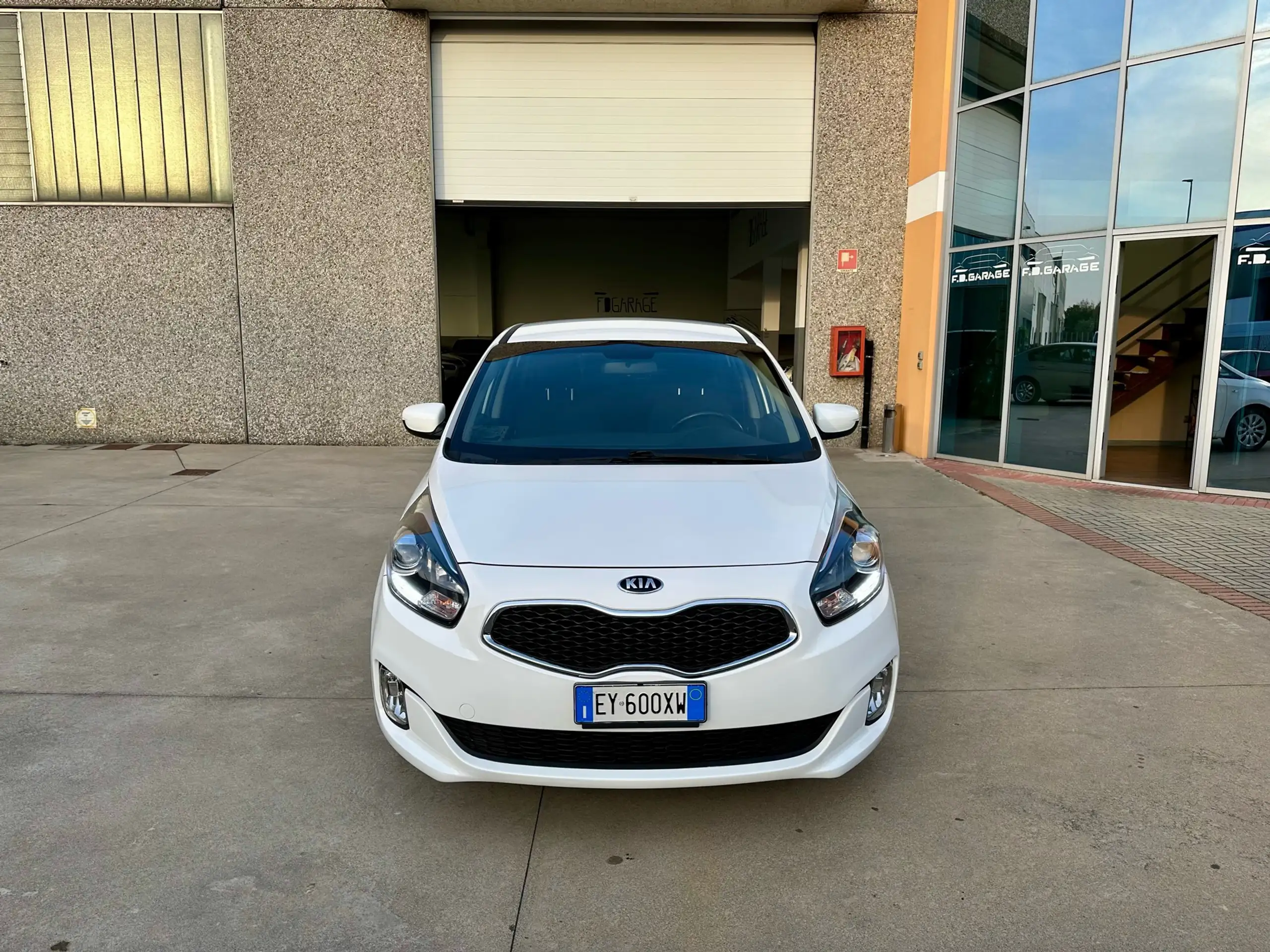 Kia - Carens