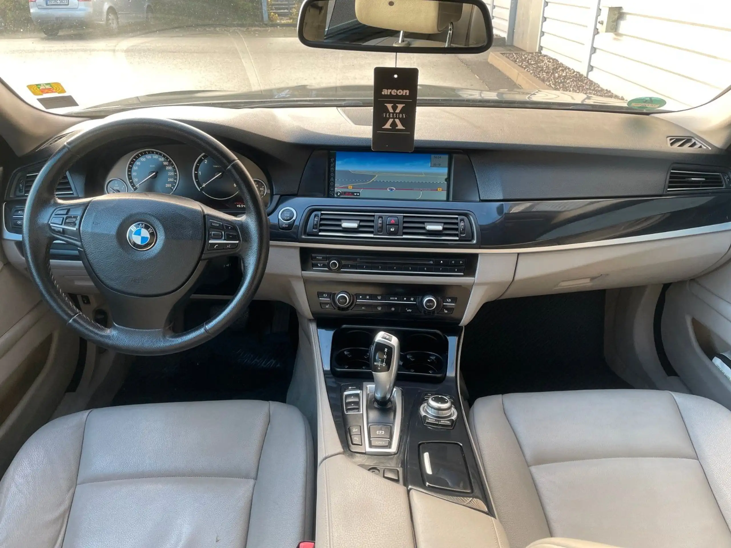 BMW - 525