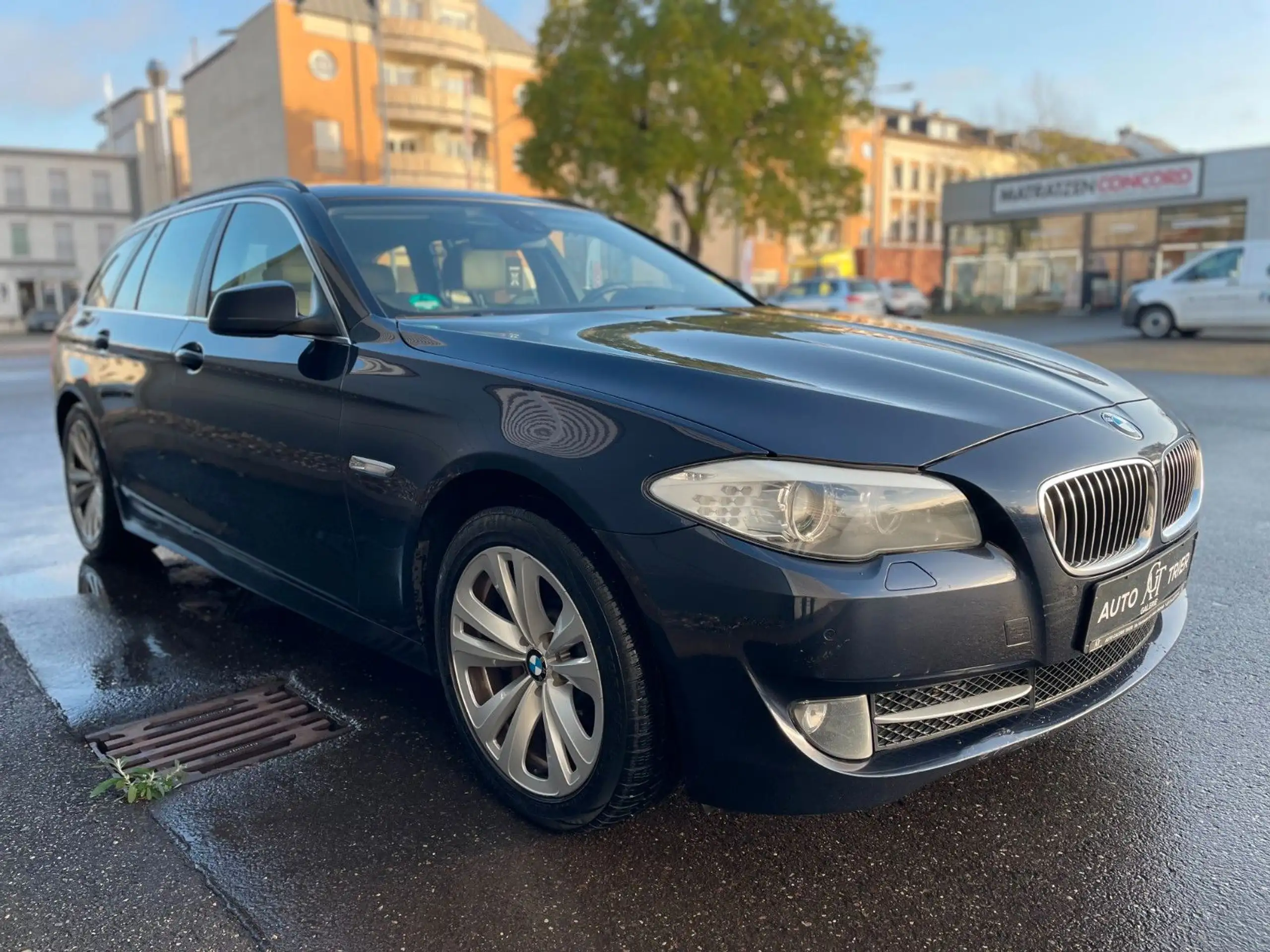 BMW - 525