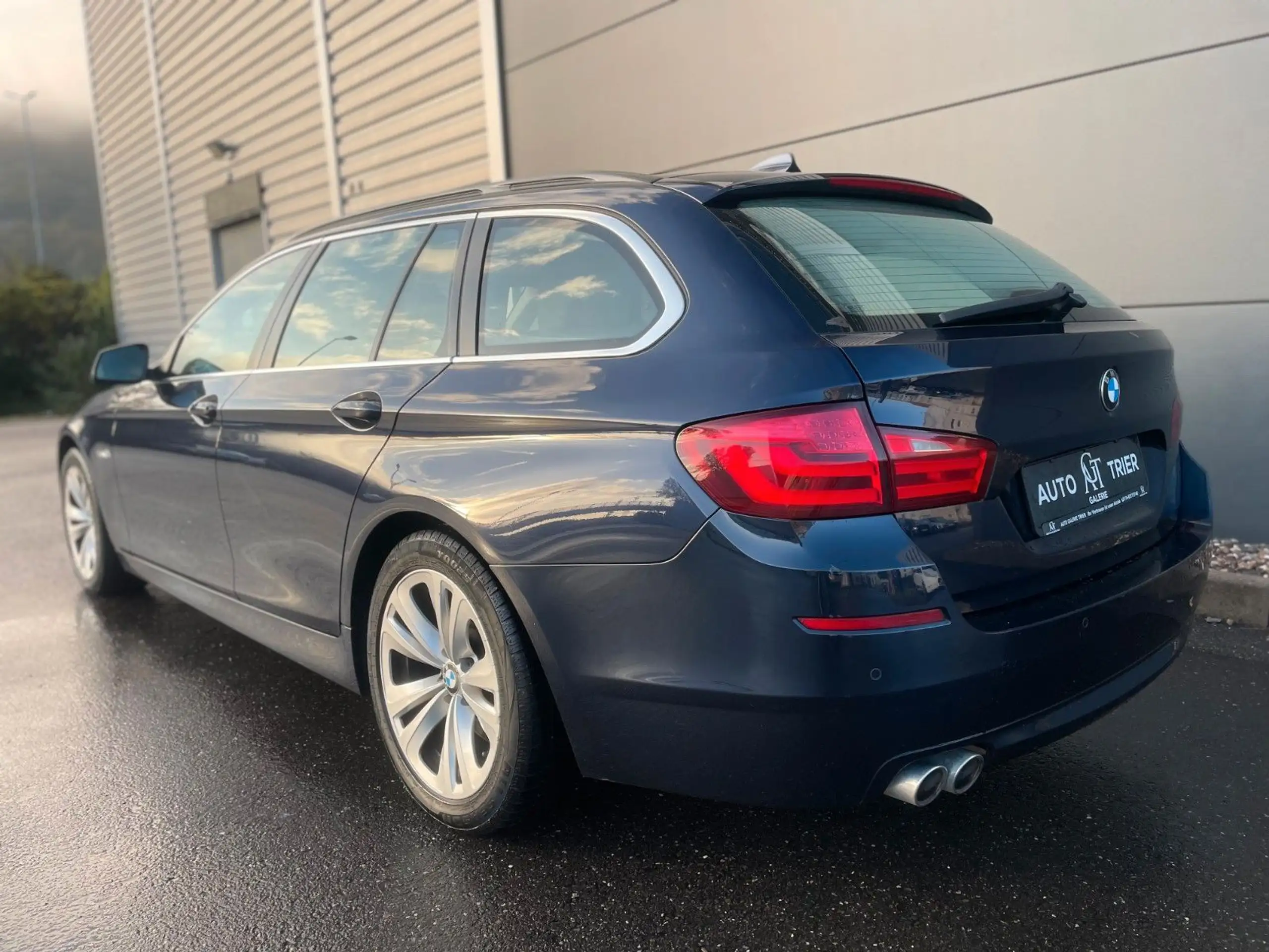 BMW - 525