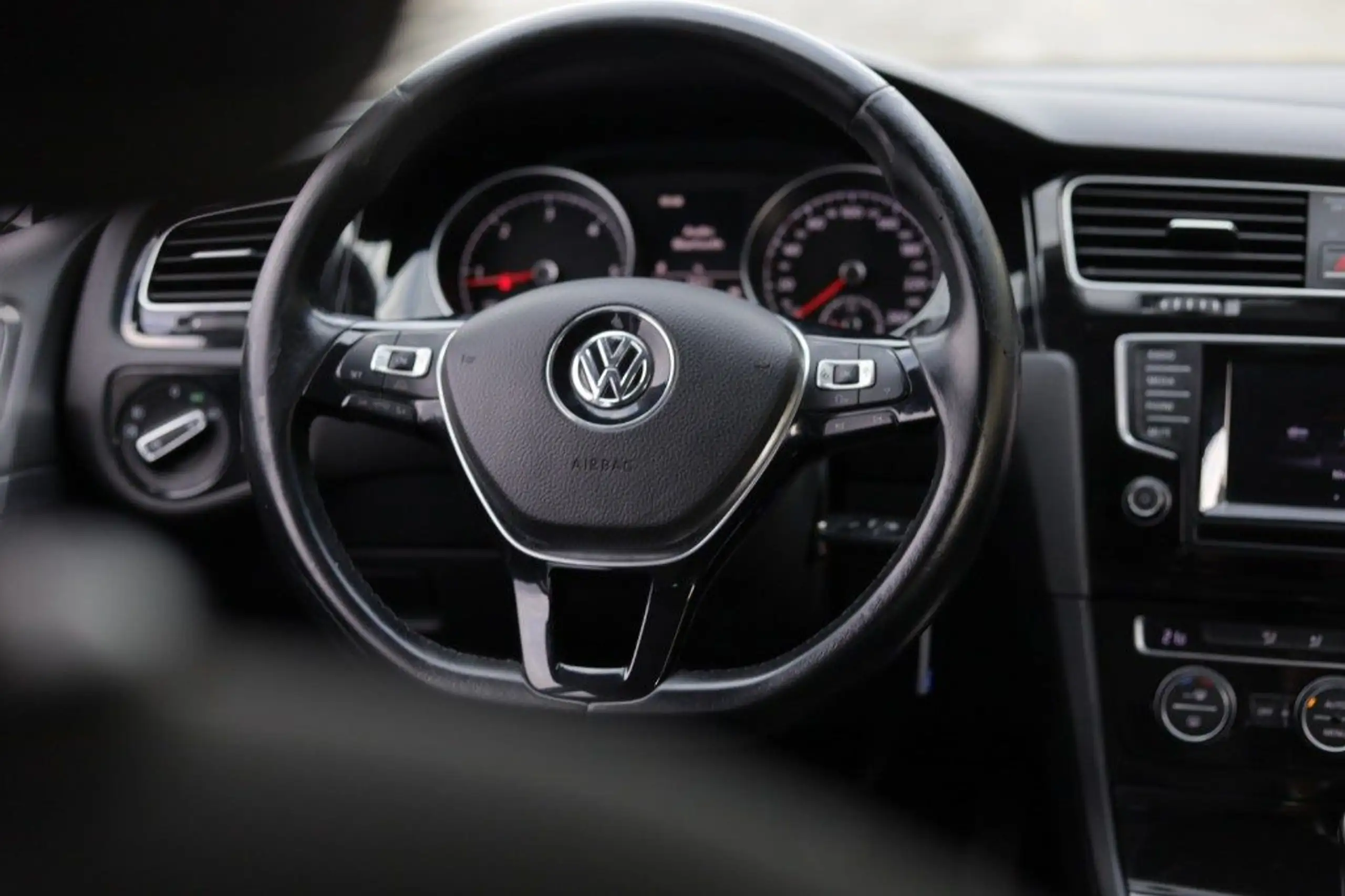 Volkswagen - Golf