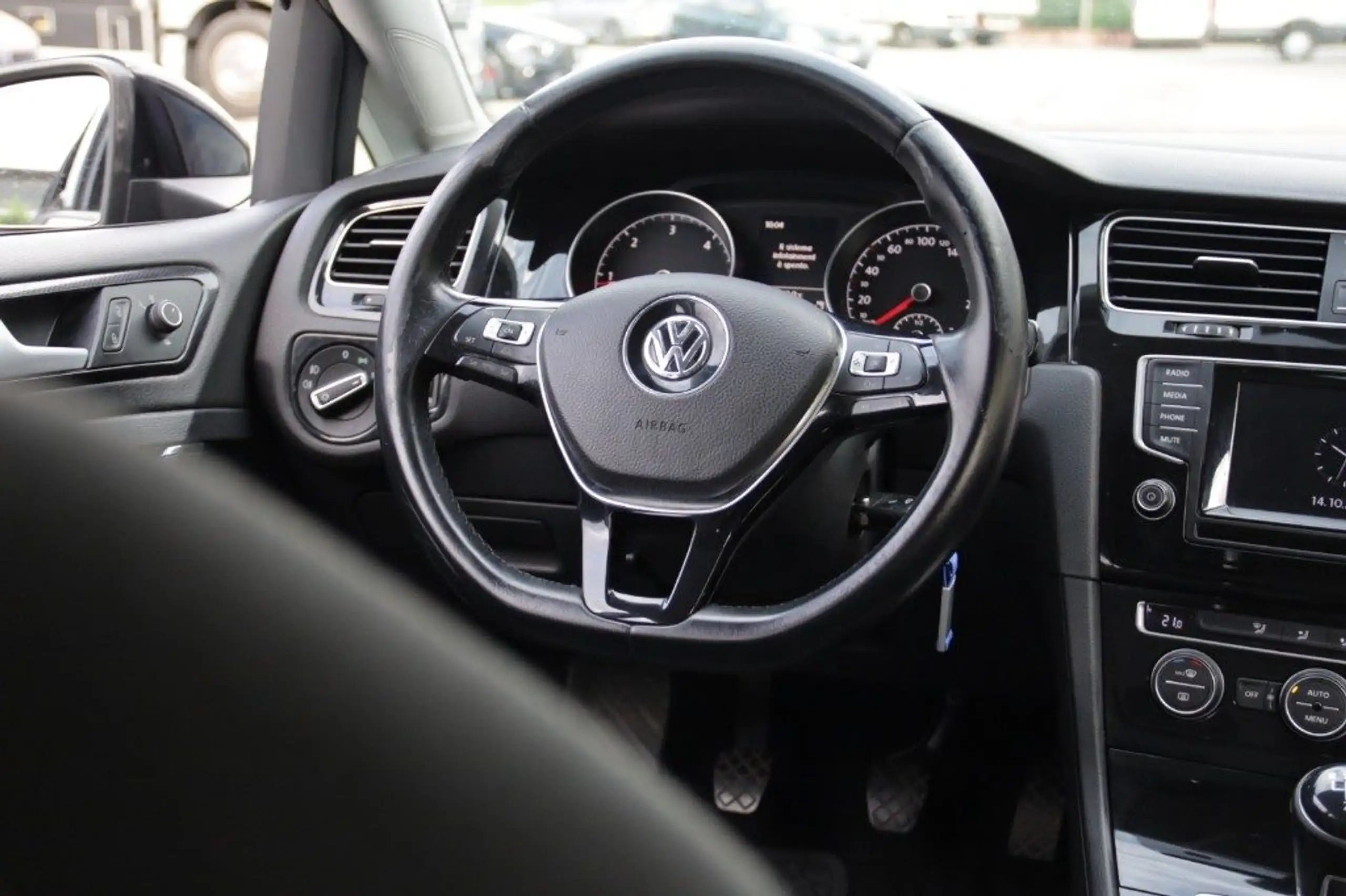 Volkswagen - Golf