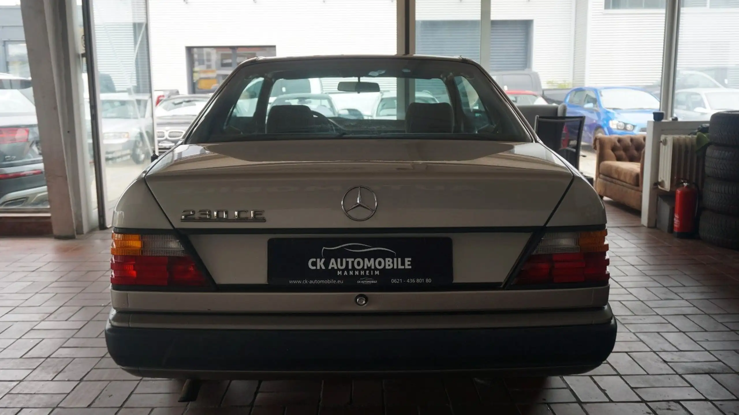 Mercedes-Benz - E 230