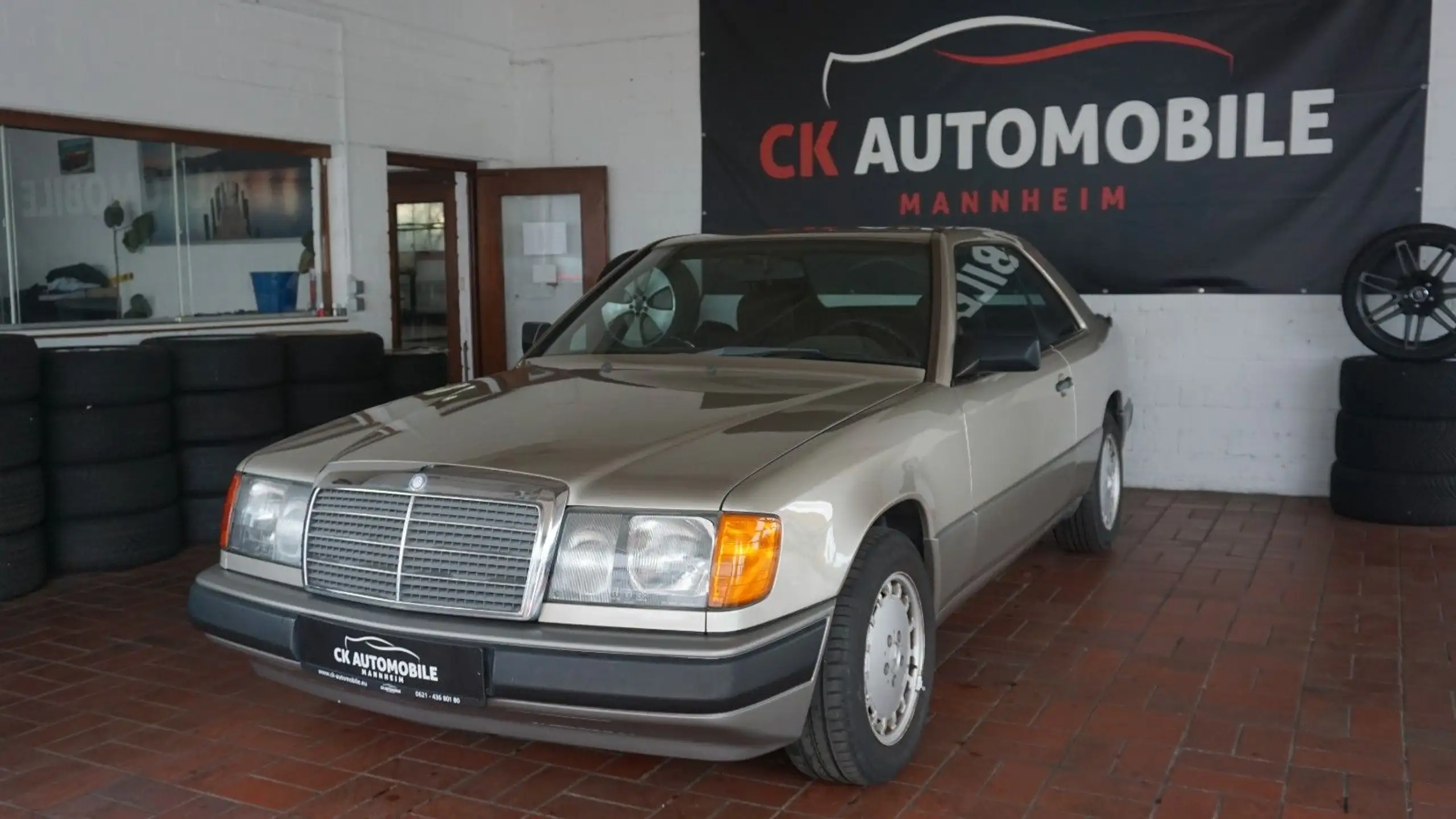 Mercedes-Benz - E 230