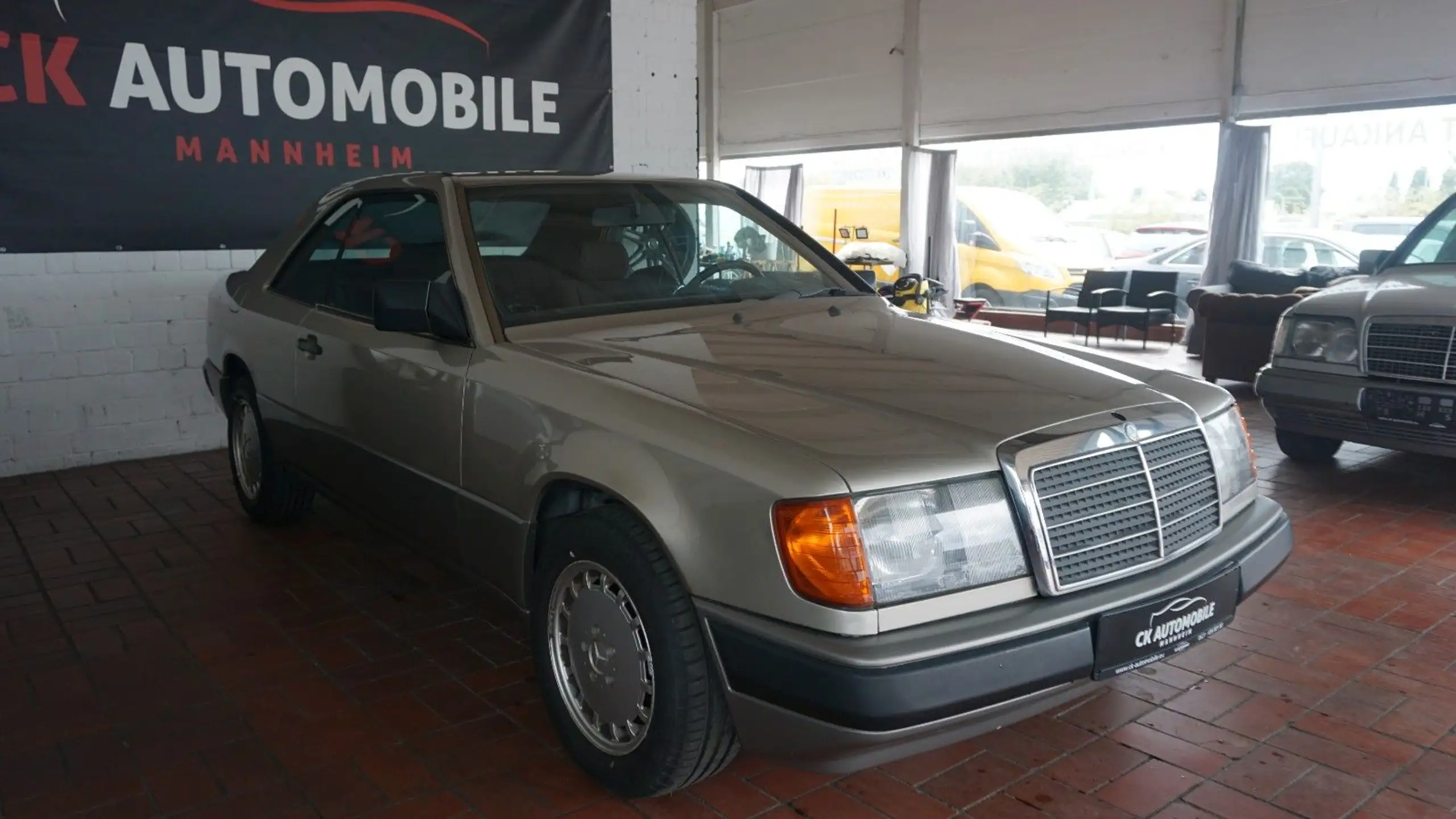 Mercedes-Benz - E 230