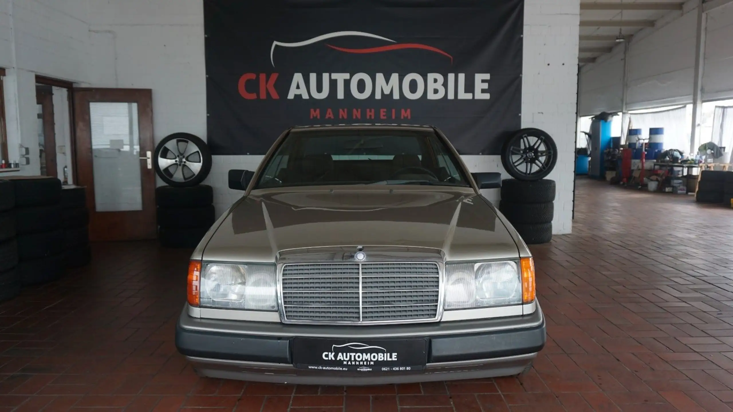 Mercedes-Benz - E 230