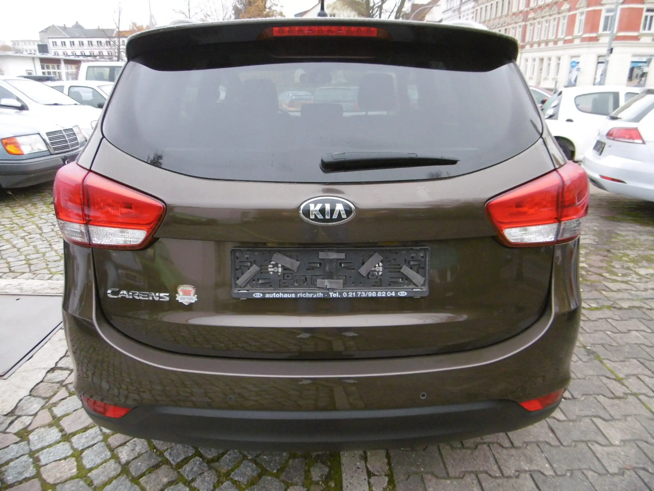 Kia - Carens