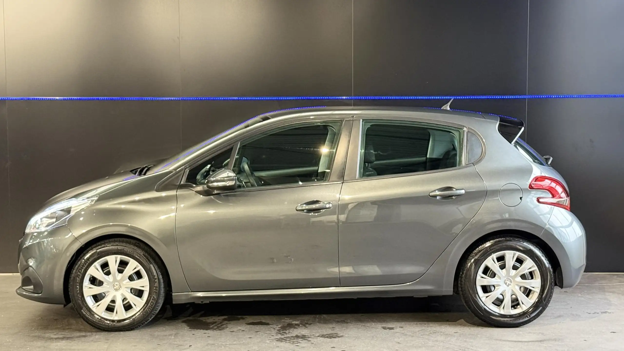 Peugeot - 208