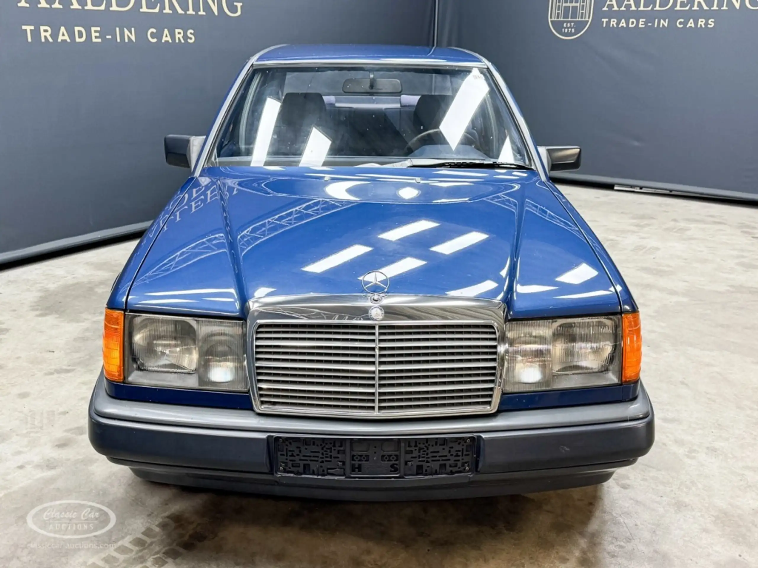 Mercedes-Benz - E 260