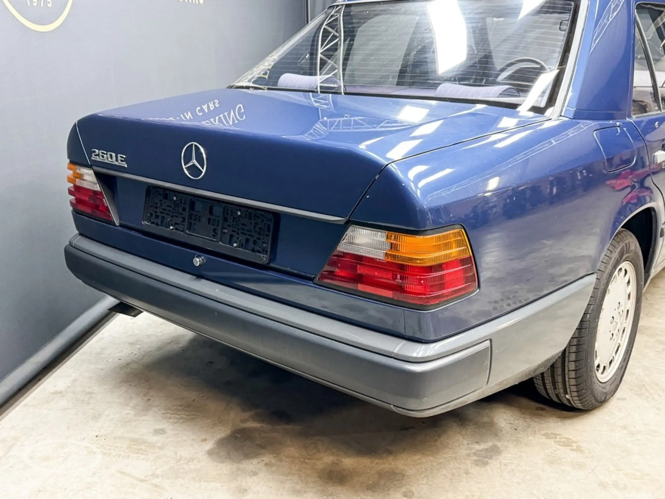 Mercedes-Benz - E 260