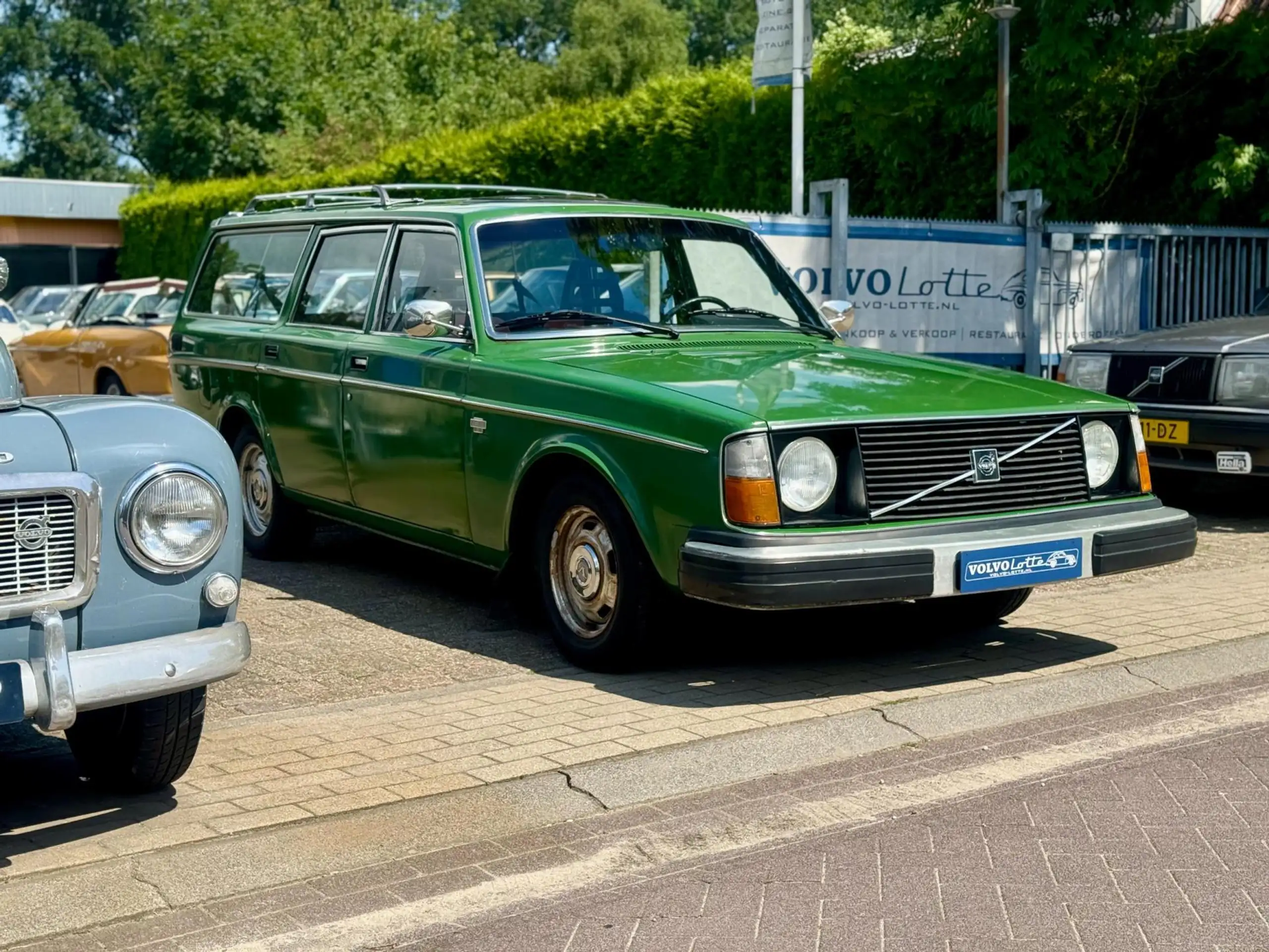 Volvo - 245