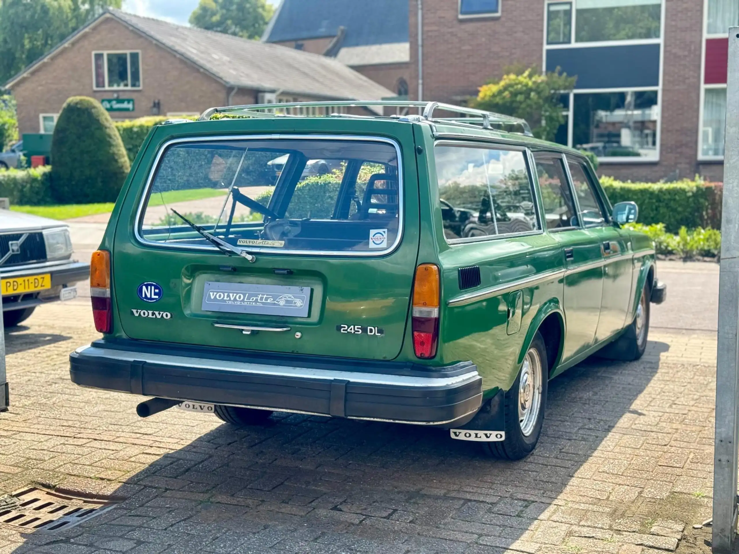 Volvo - 245