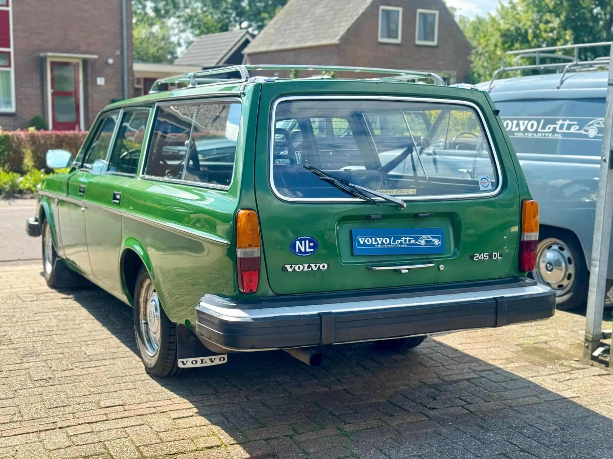 Volvo - 245