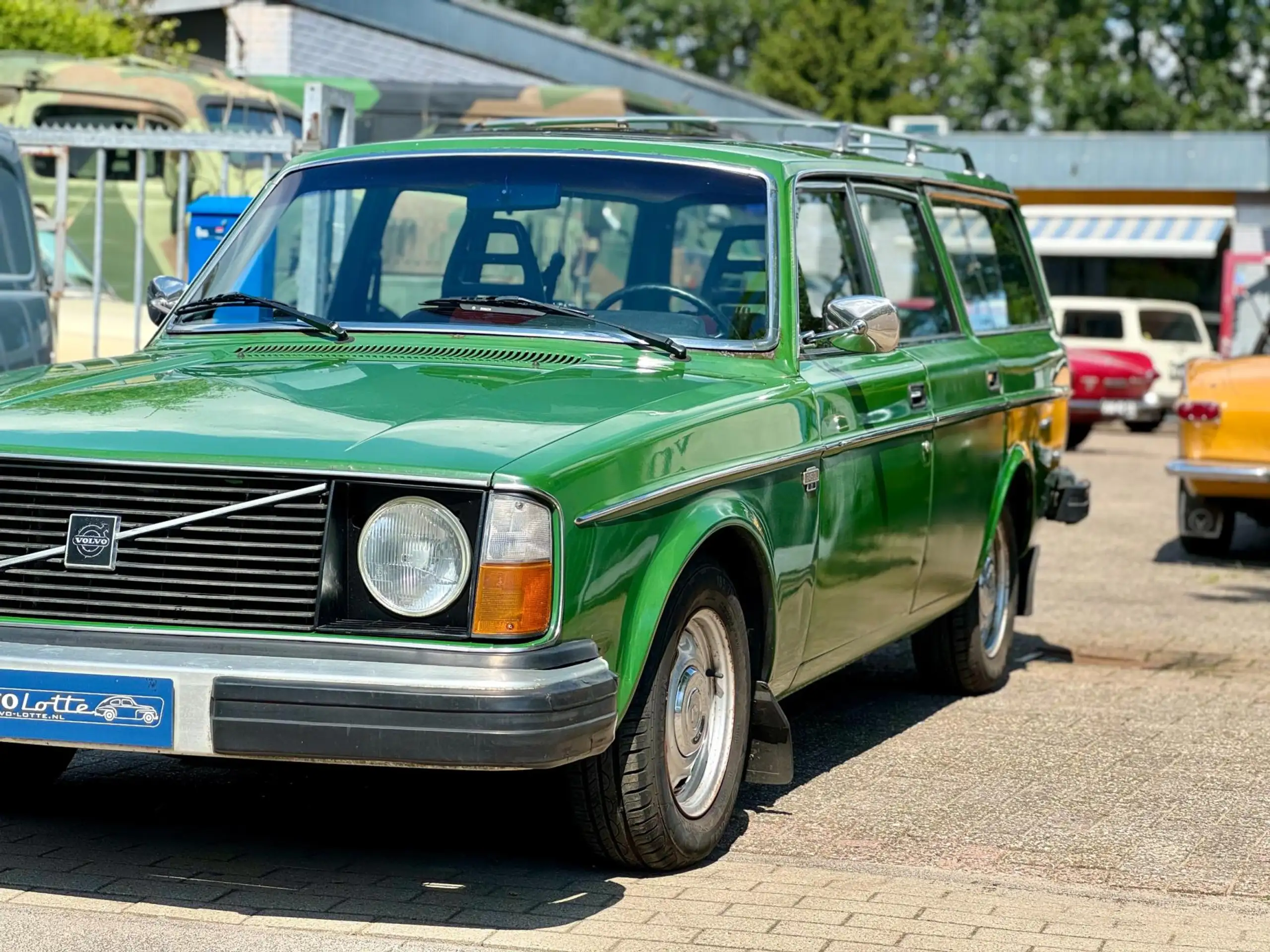 Volvo - 245