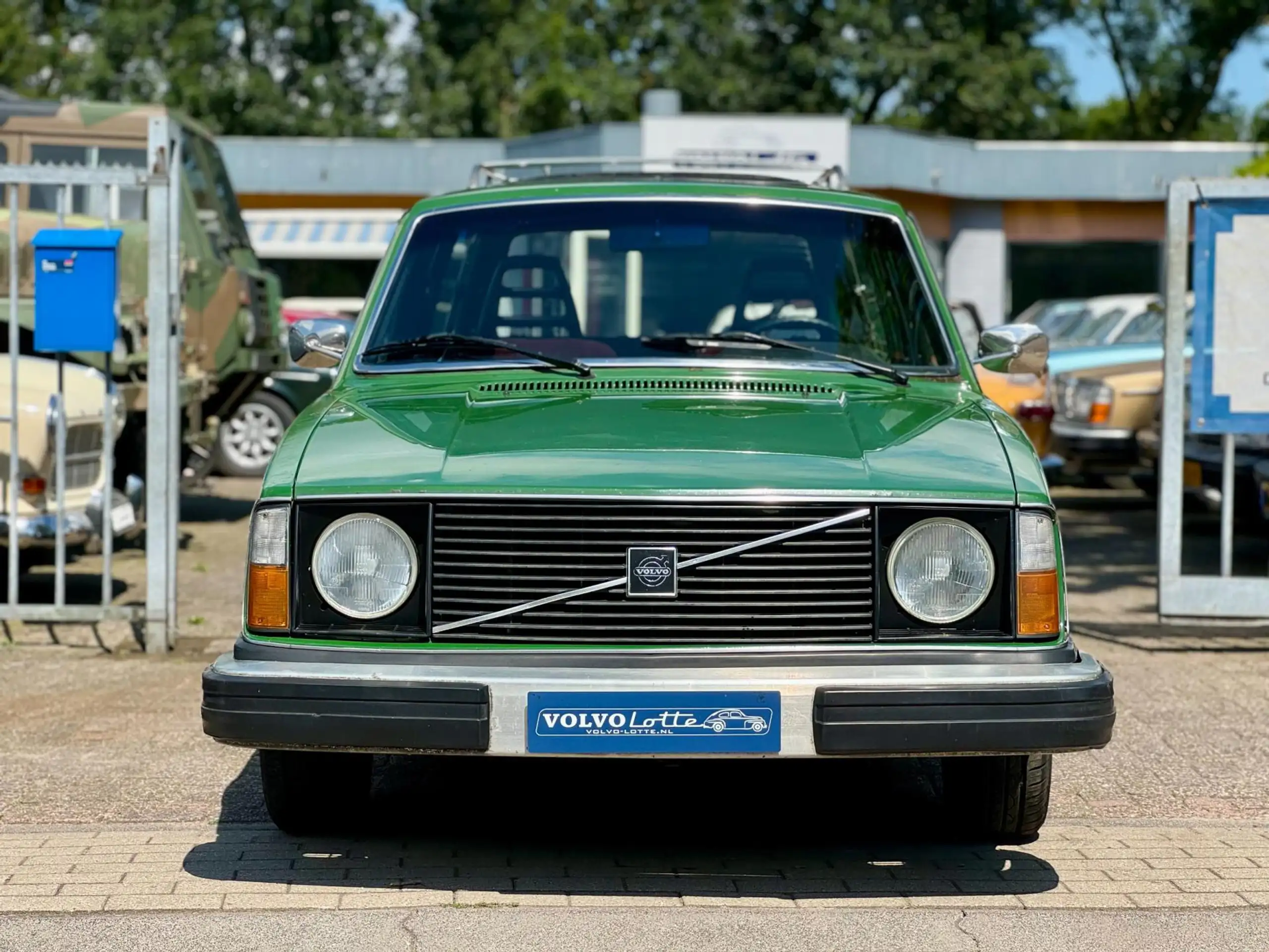 Volvo - 245