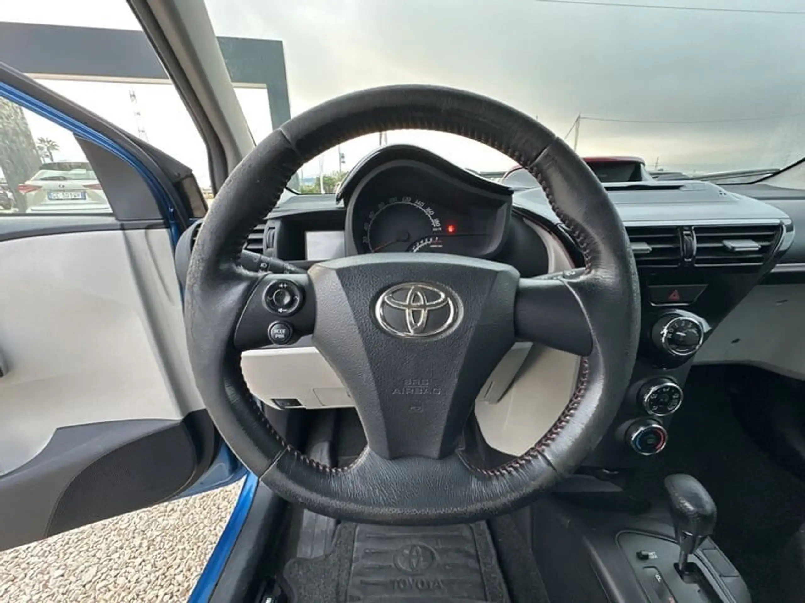 Toyota - iQ