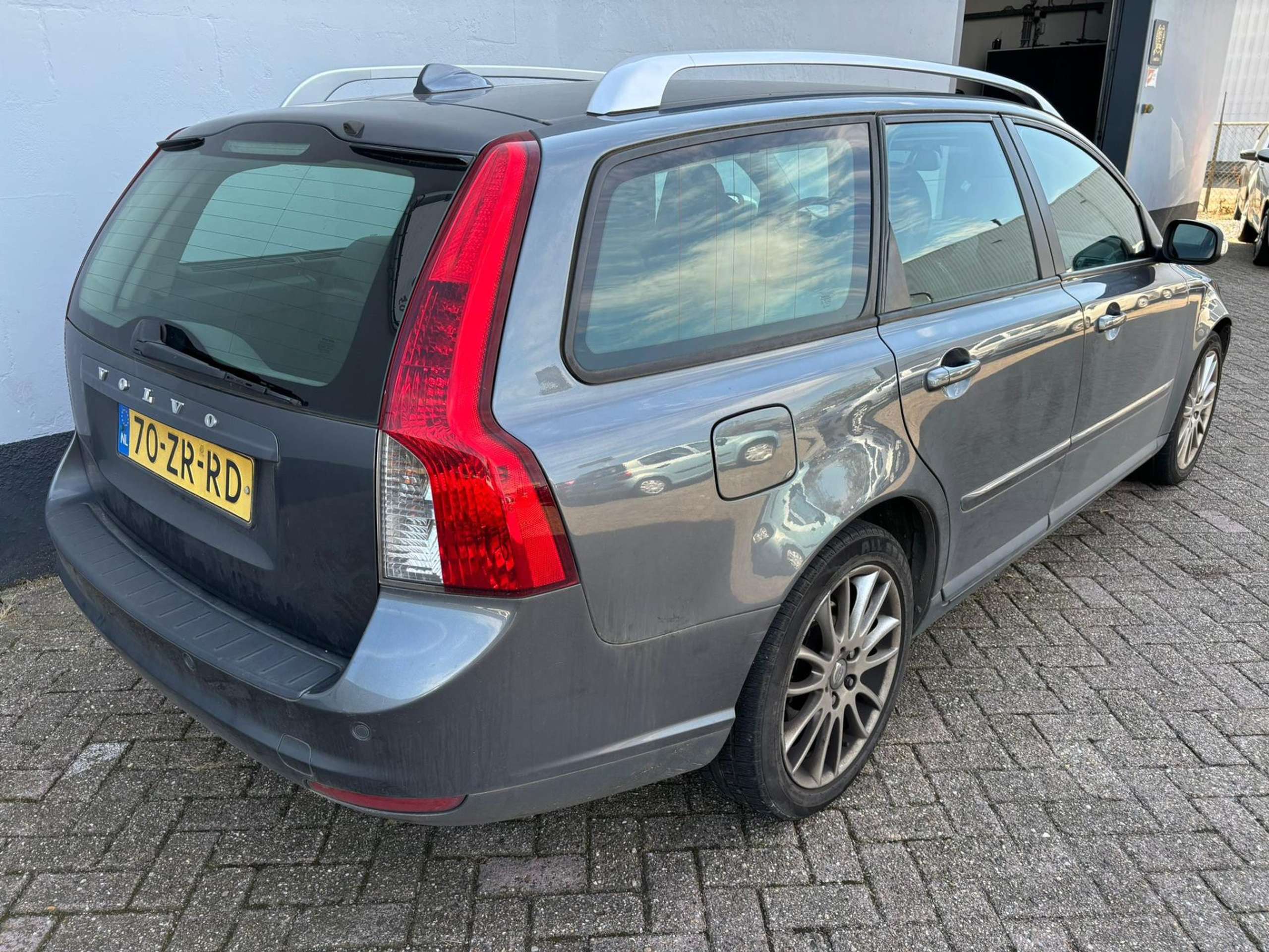 Volvo - V50