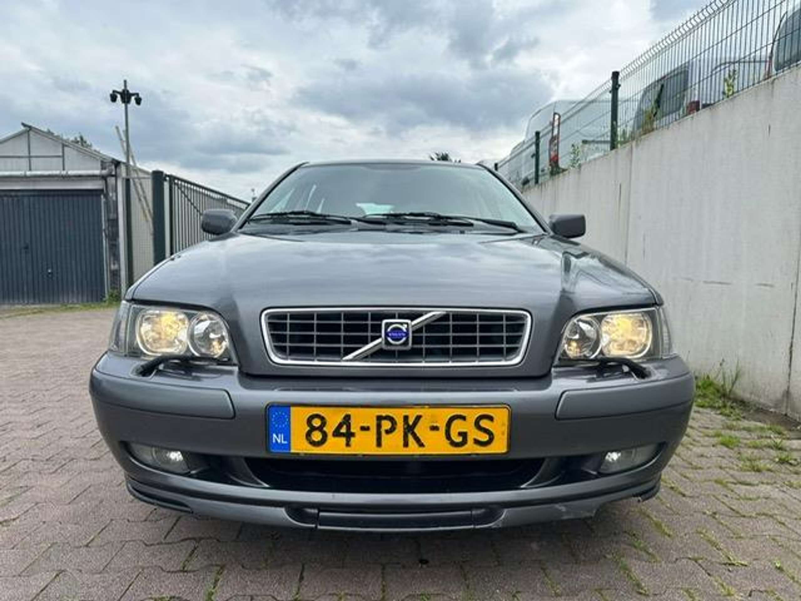 Volvo - V40