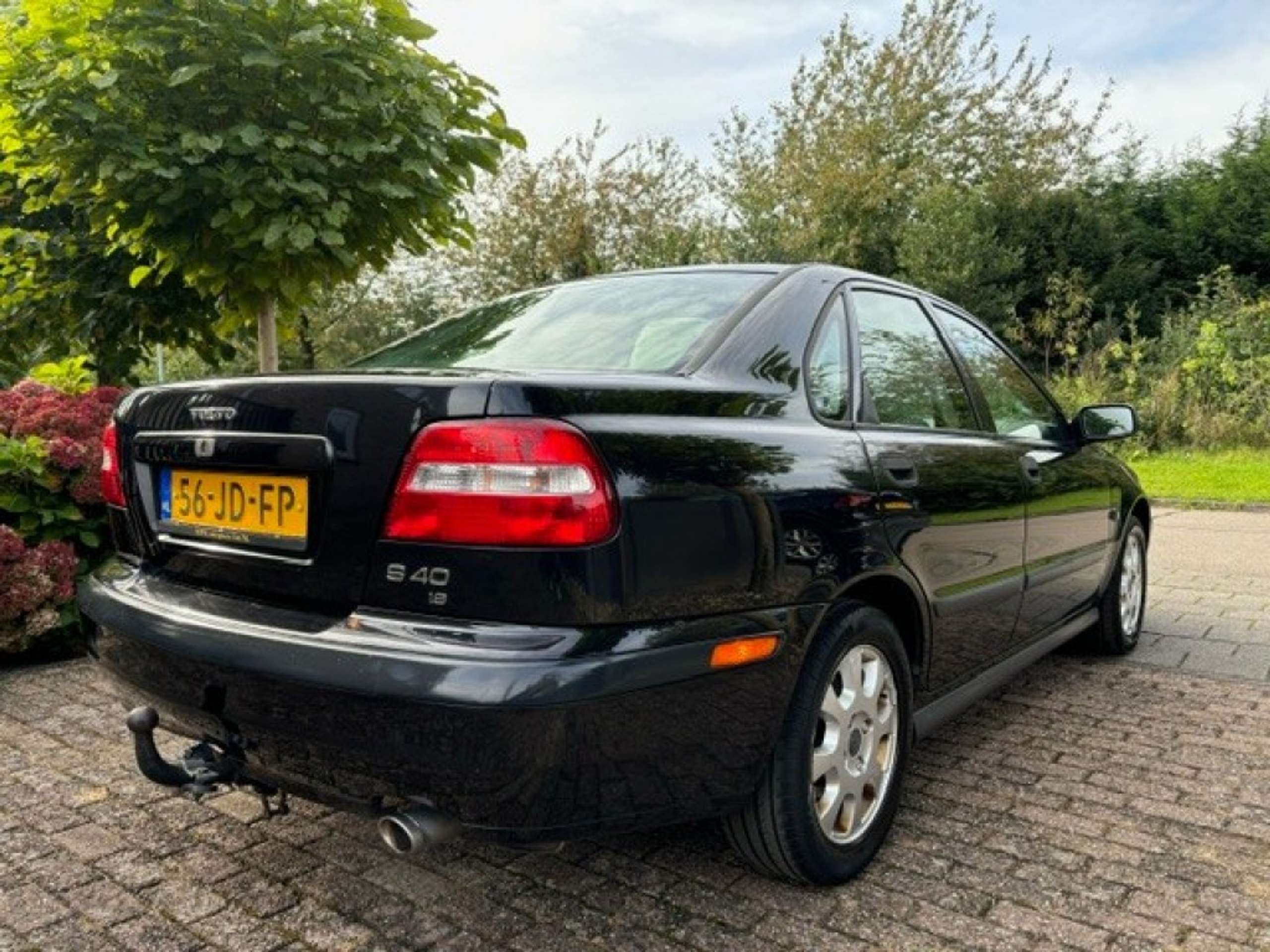 Volvo - S40