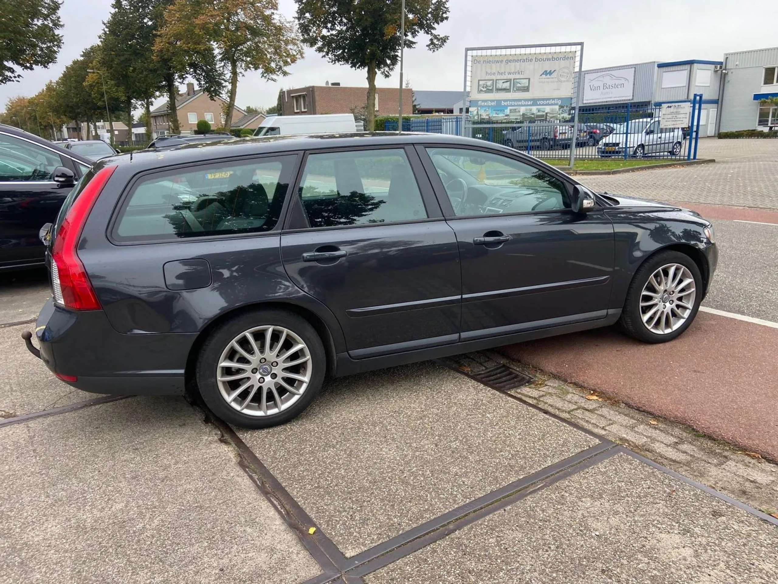 Volvo - V50